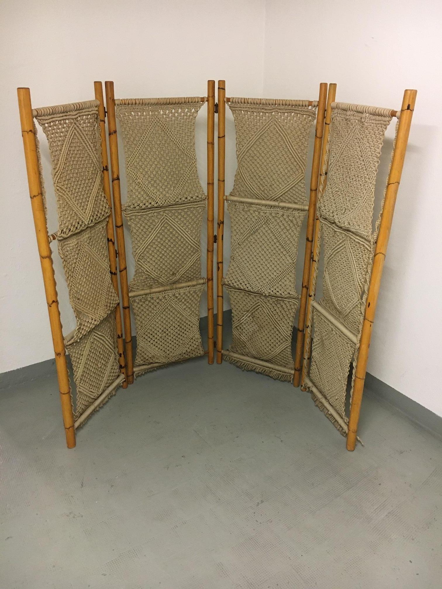Vintage bamboo and seagrass folding screen probably from Italy, circa 1970s
Very good condition. Cannot be completely folded.
 
