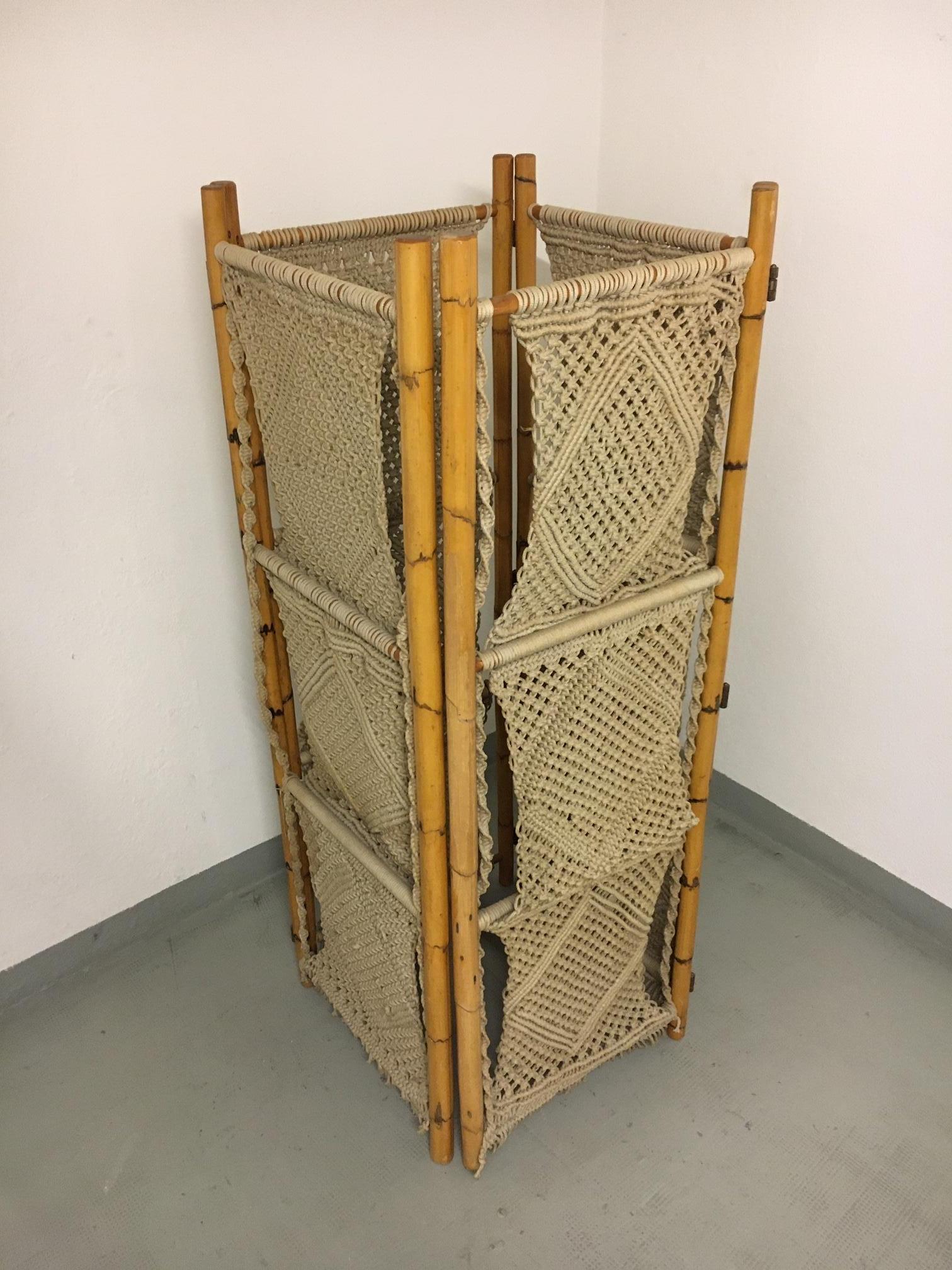 Vintage Bamboo and Seagrass Folding Screen, Italy, circa 1970s In Good Condition For Sale In Geneva, CH