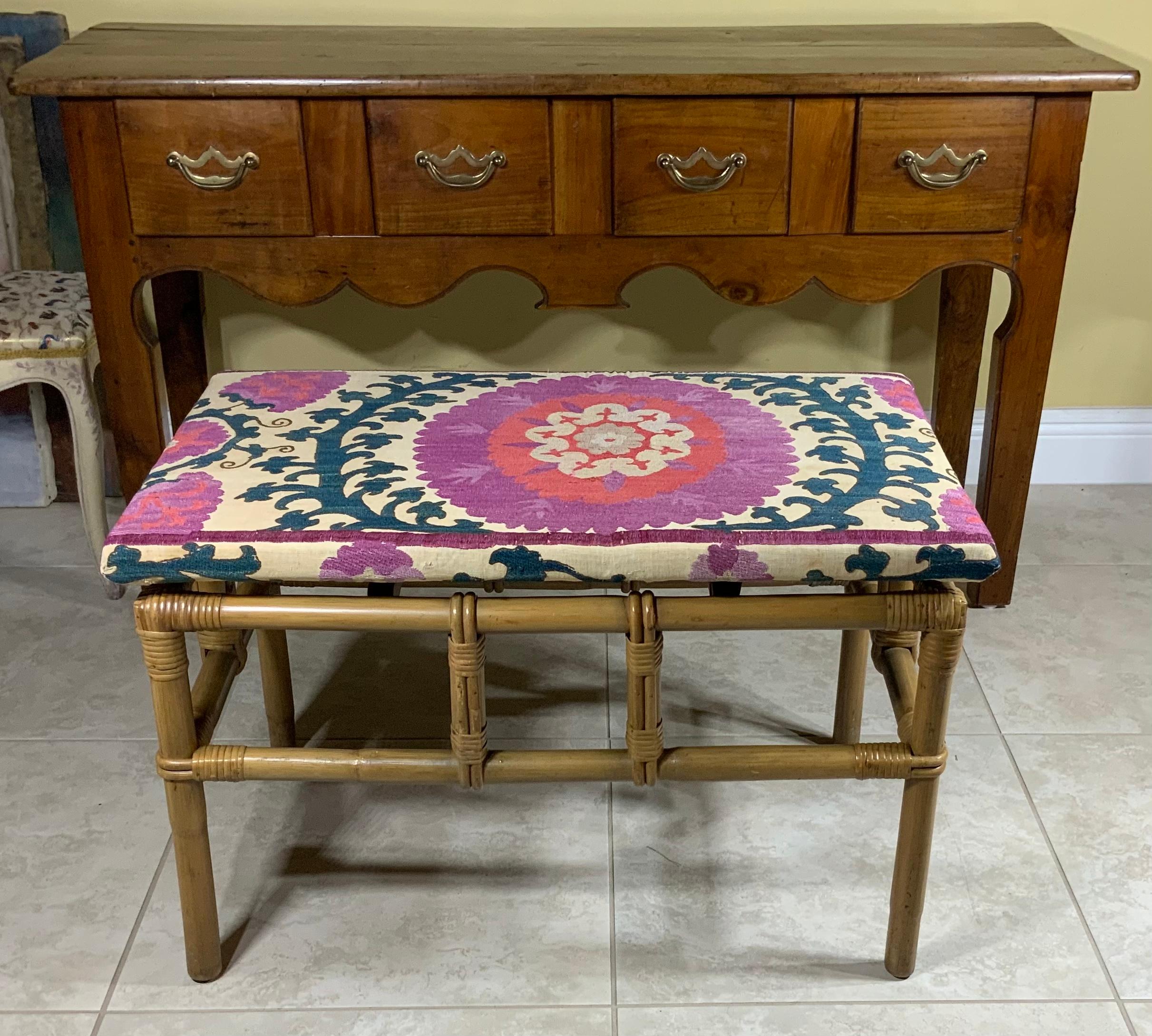 Table basse vintage Suzani en bambou en vente 3
