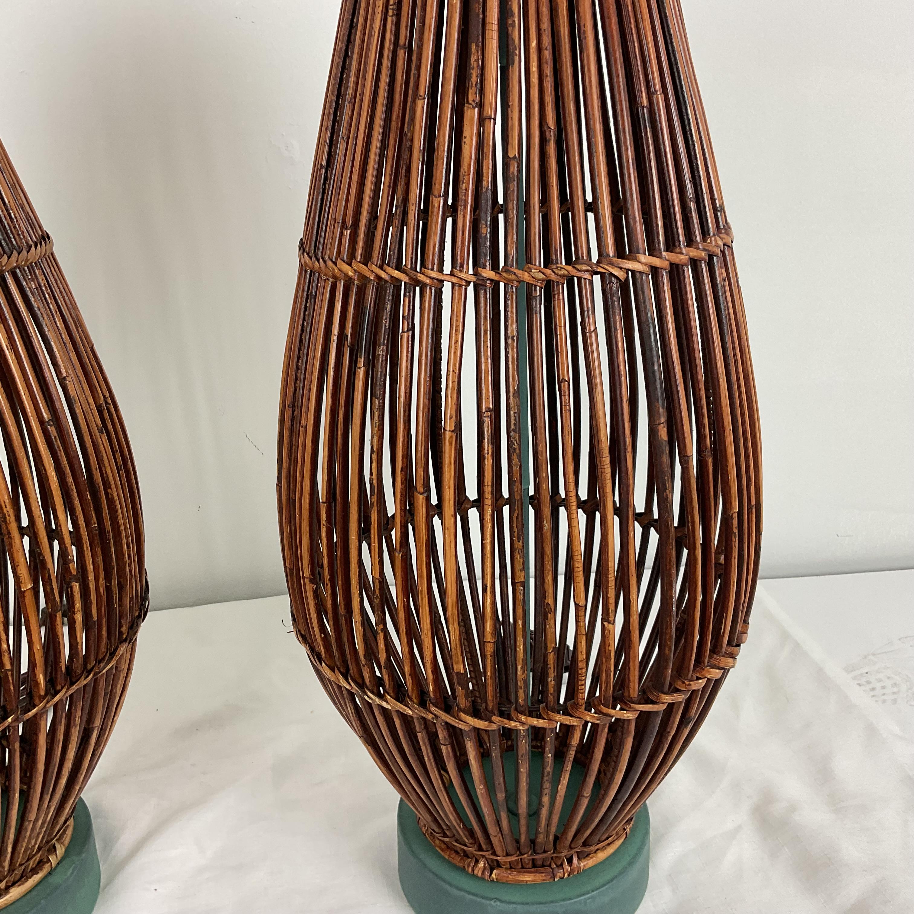 Lámparas de mesa vintage de bambú con base y casquillo verde Verdi Indonesio en venta