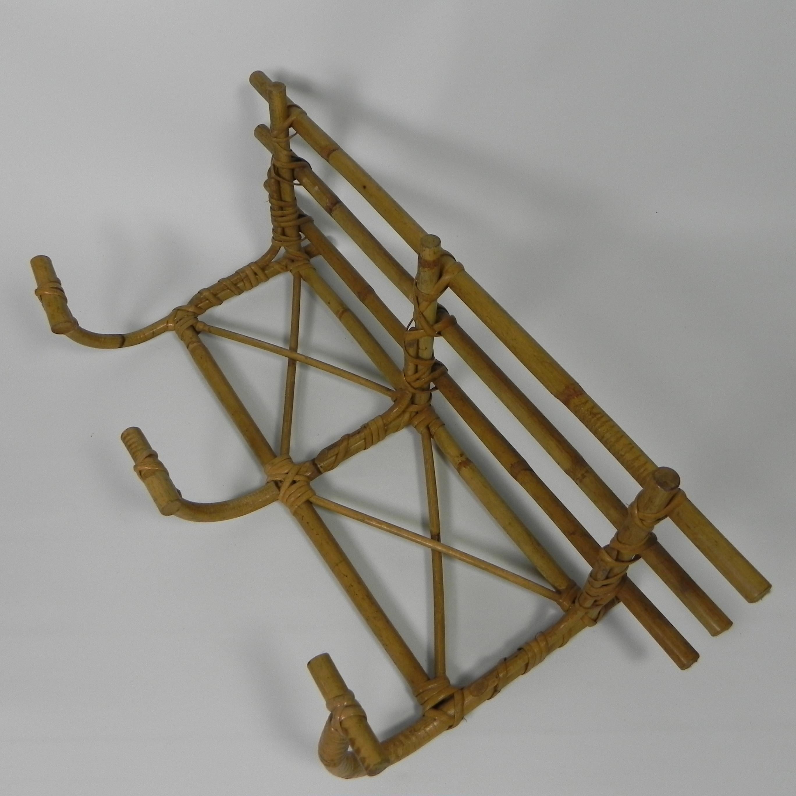 Vintage bamboo wall coat rack with 3 hooks, 1950s In Good Condition For Sale In EINDHOVEN, NL