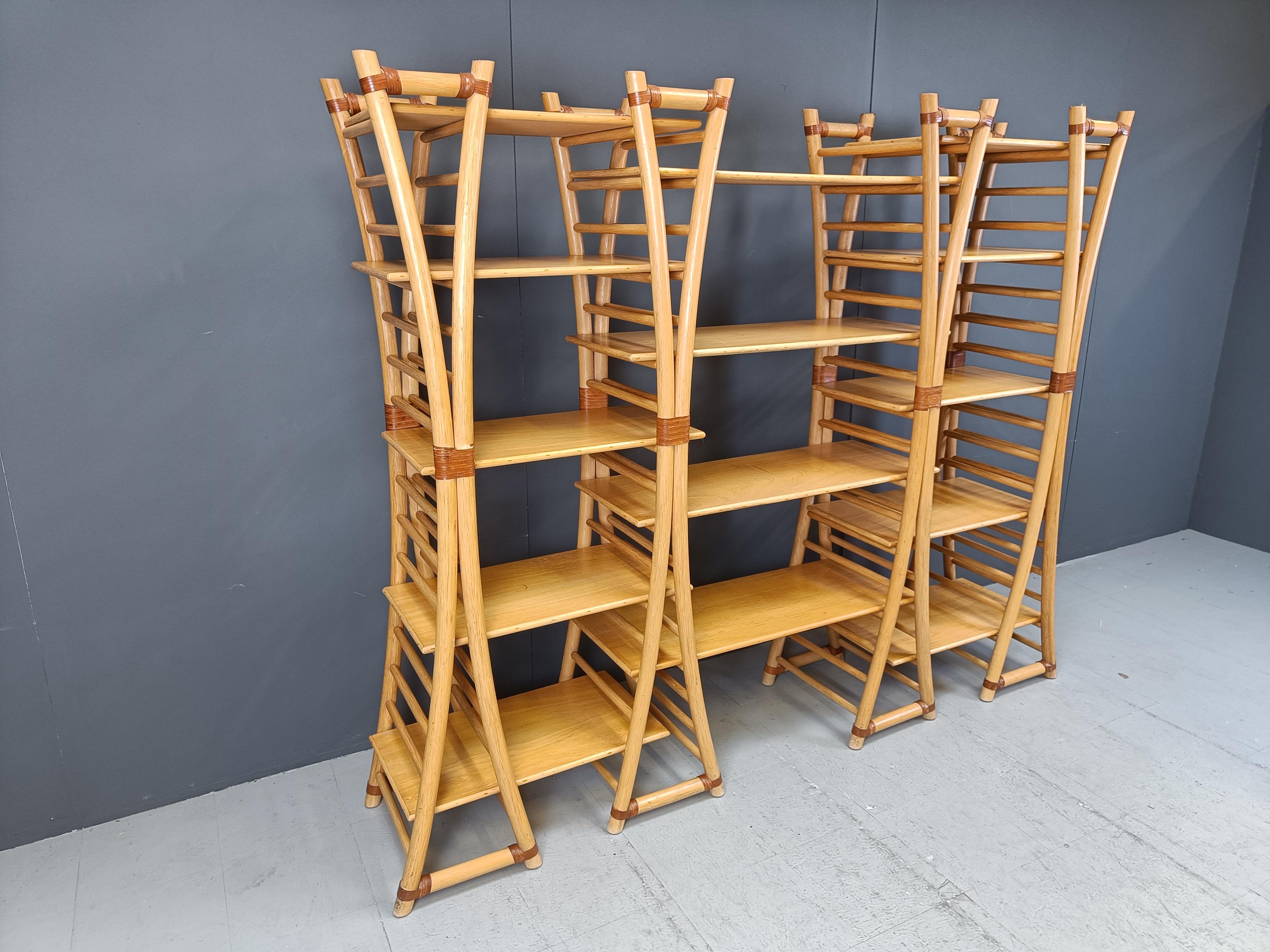 Mueble alto vintage de bambú, años 70 en venta 1