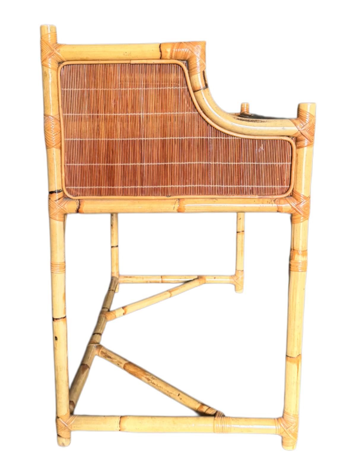 Vintage Bamboo and Rattan Writing Desk – Coastal Boho Mid-Century, 1970s In Good Condition In São Domingos De Rana, PT