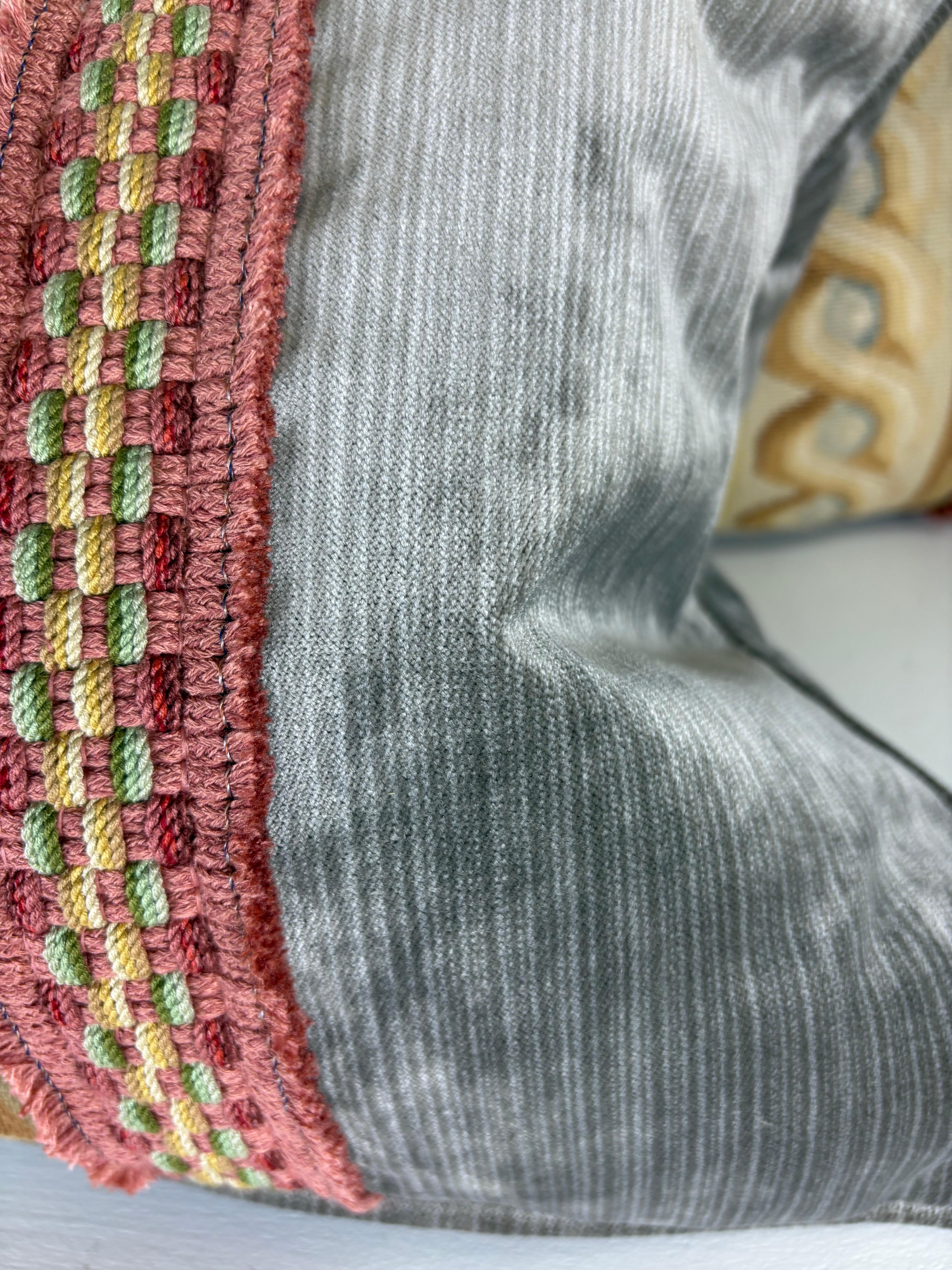Vintage banded Aubusson tapestry pillows / a pair In Good Condition For Sale In Allentown, PA