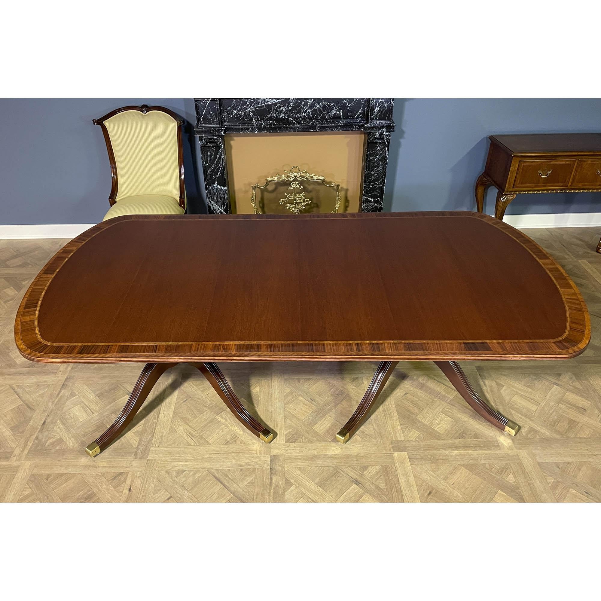 Renaissance Table de conférence vintage en acajou à bandes en vente