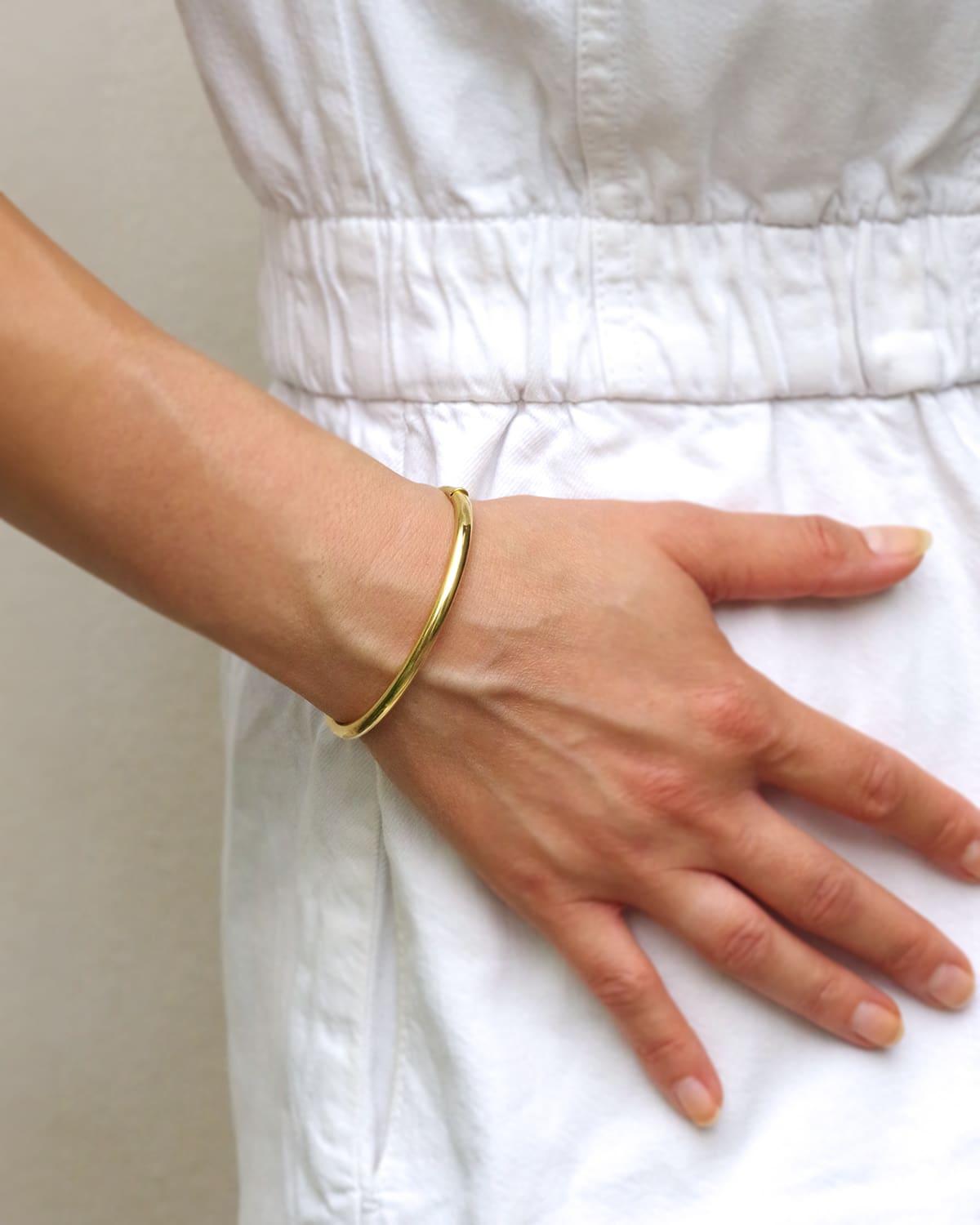 Bracelet bangle vintage en or creux 18k, Bracelet français bangle creux Pour femmes en vente
