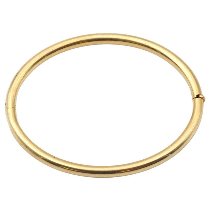 Bracelet bangle vintage en or creux 18k, Bracelet français bangle creux en vente