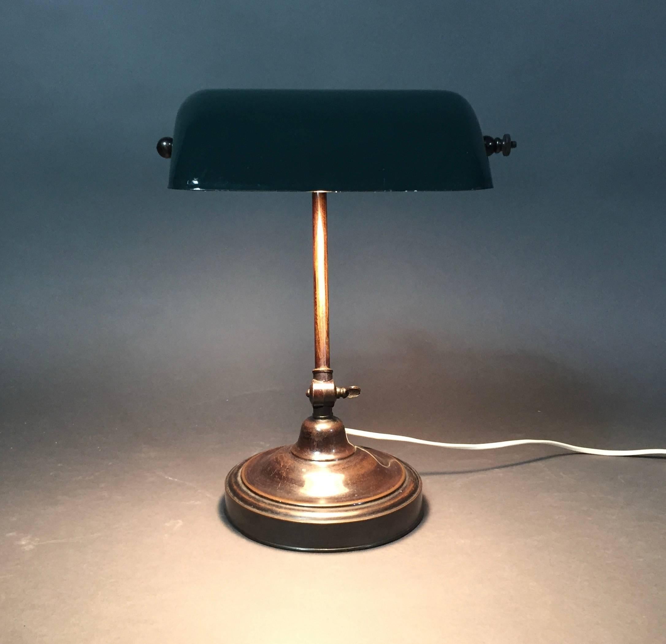 The first patent for a banker's lamp was filed on 11 May 1909 by Harrison D. McFaddin and were produced and sold under the brand name Emeralite (
