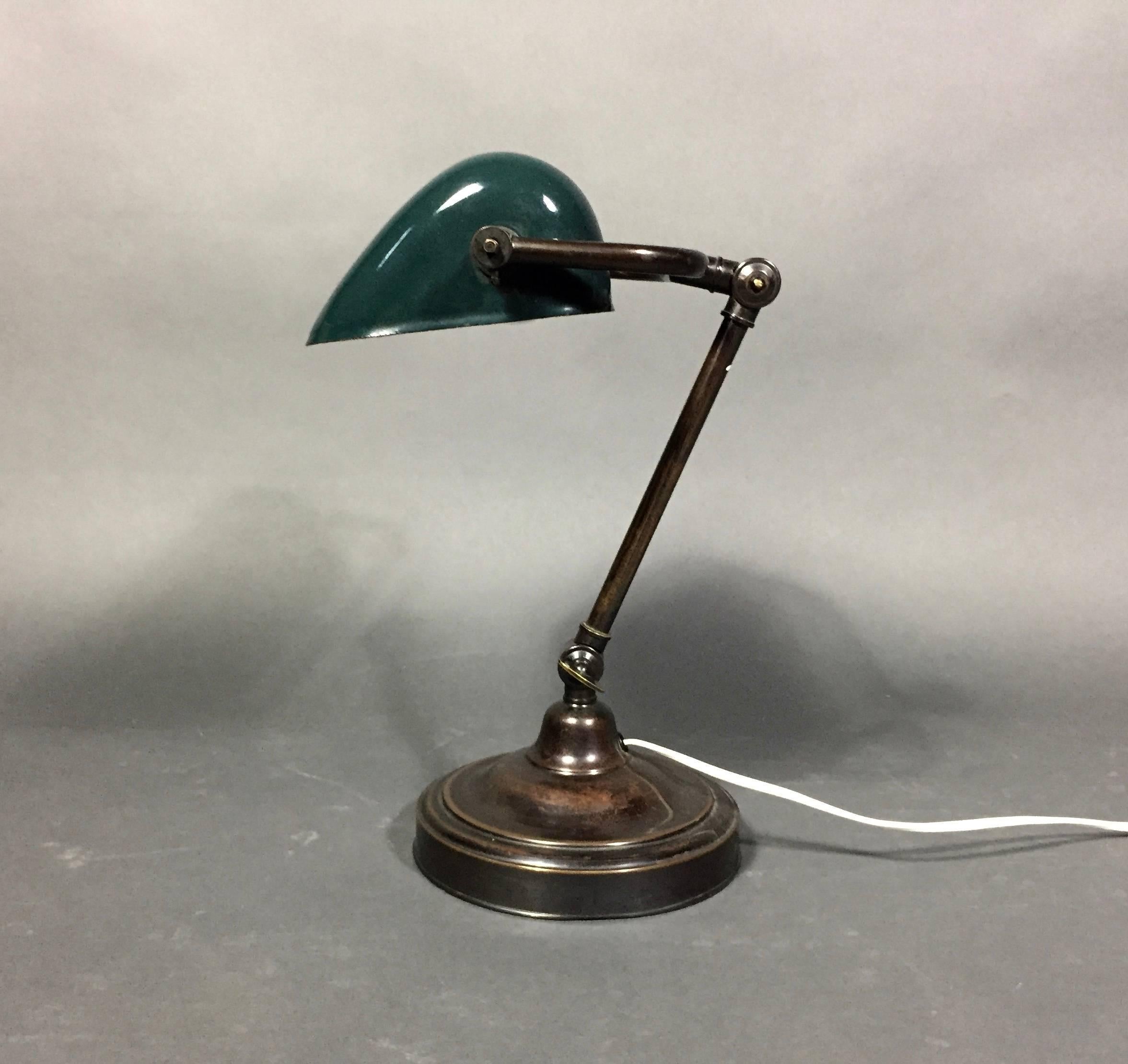 Vintage Banker's Desk Lamp, Enameled Metal and Brass, 1940s In Good Condition For Sale In Hudson, NY