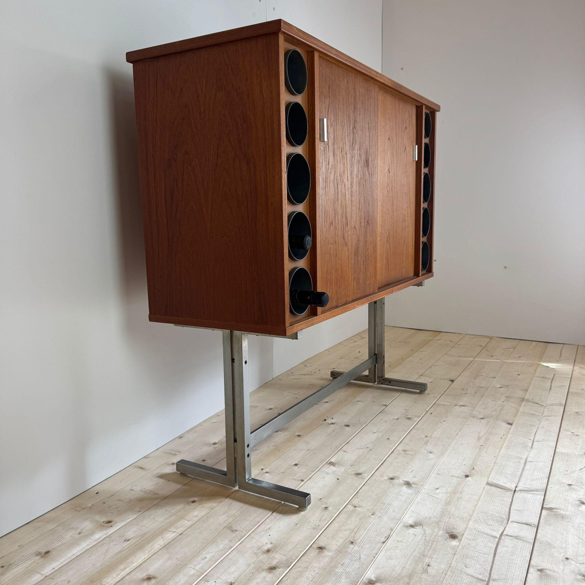 Mid-Century moderno Vintage bar cabinet in teak, Denmark 1960 in vendita