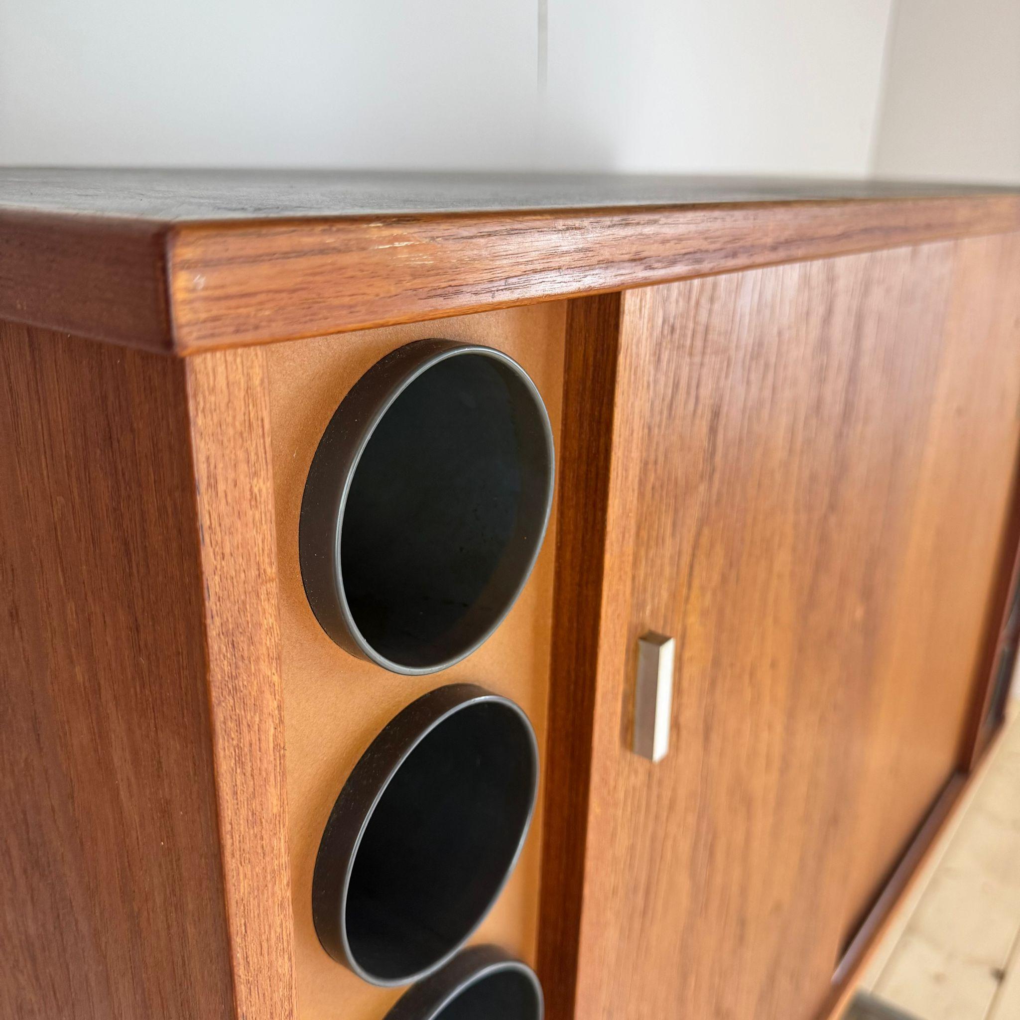 Impiallacciato Vintage bar cabinet in teak, Denmark 1960 in vendita