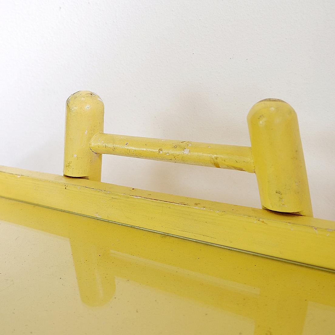 Chariot de bar vintage en bois laqué jaune - années 1960 en vente 1