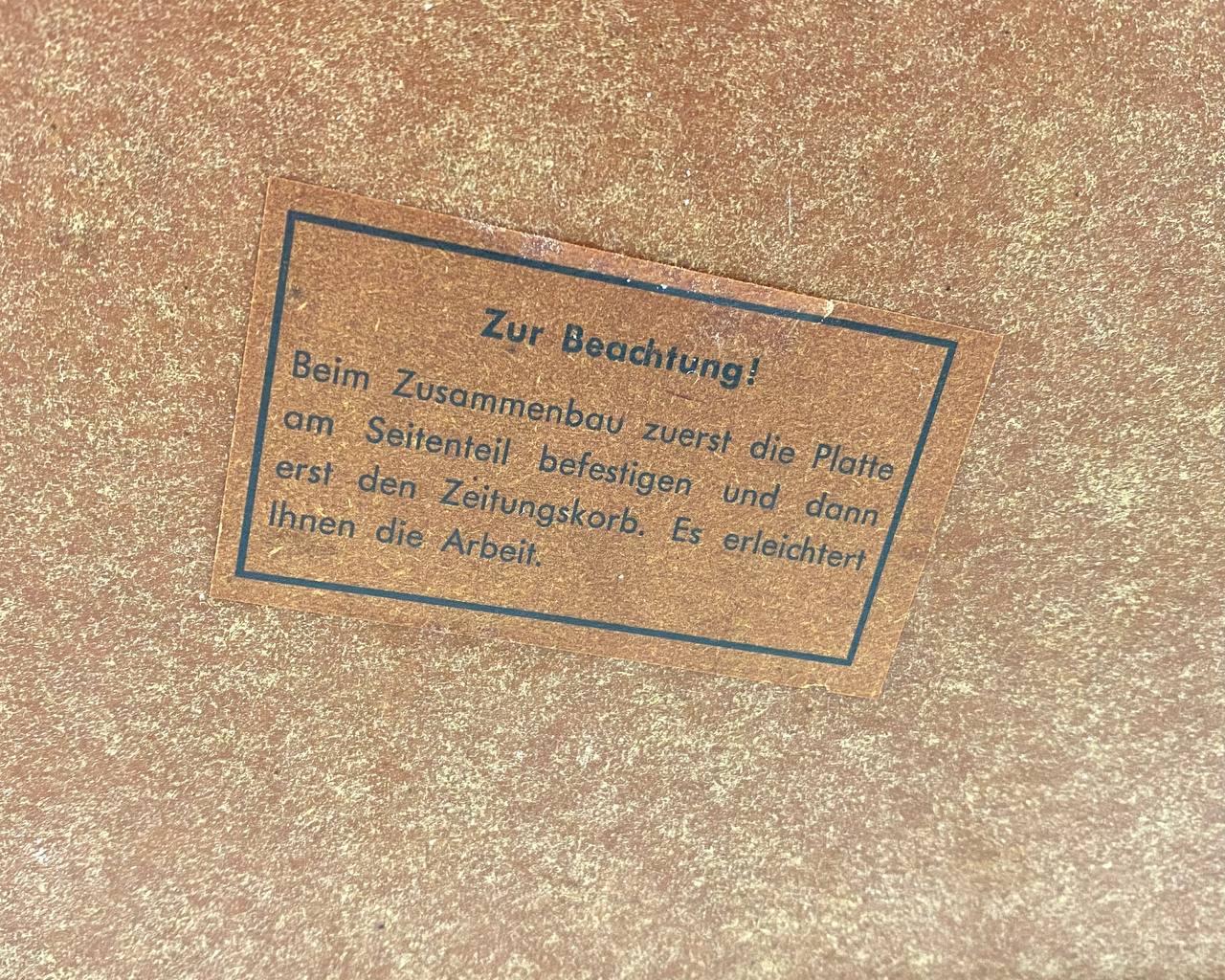 Barwagen oder Zeitungstablett im Vintage-Stil, Deutschland  Kleines Tablett aus Holz und Messing im Angebot 5