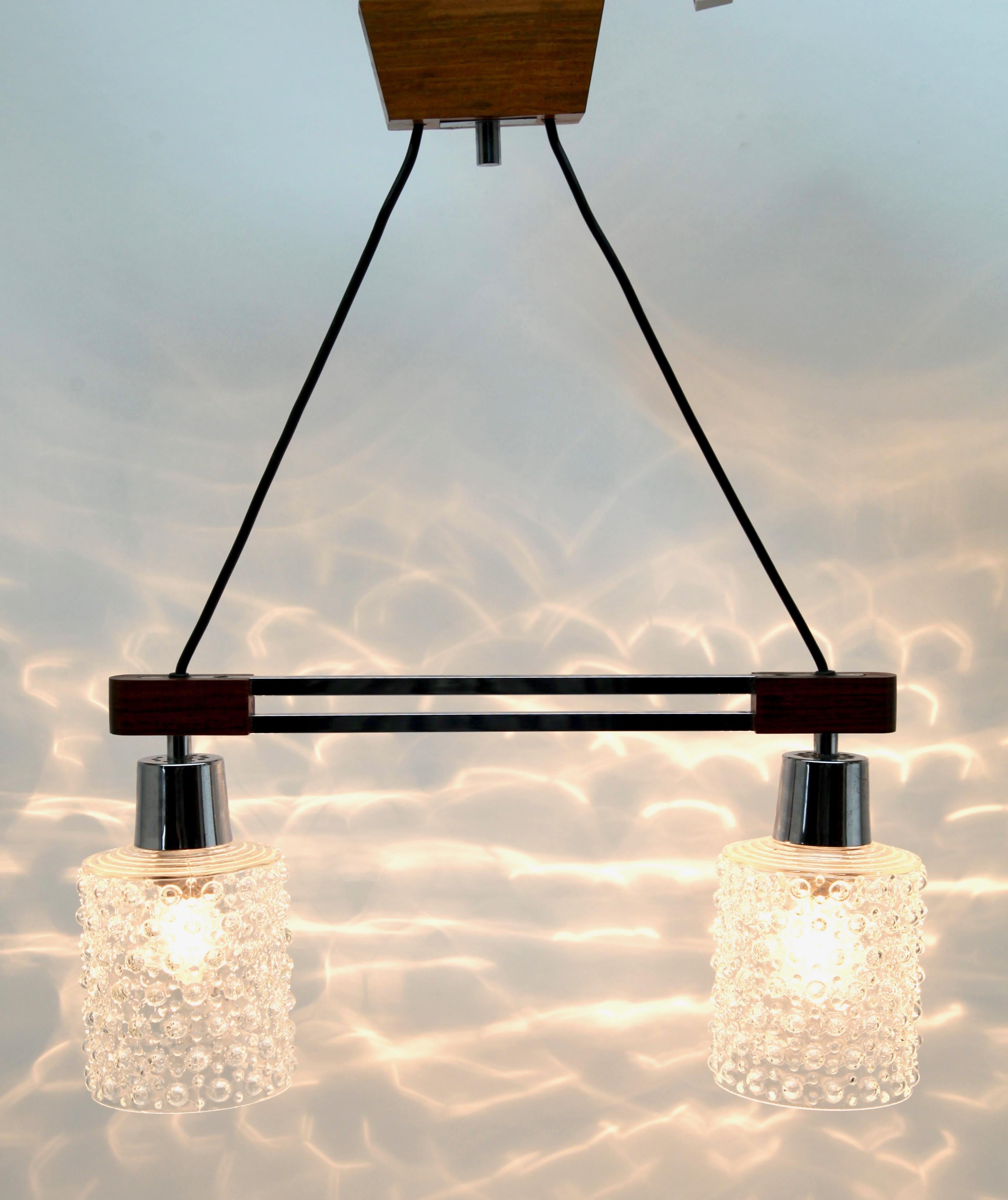 Lampadario da bar vintage a 2 bracci in teak, cromo e vetro nello stile di Kalmar in vendita 2