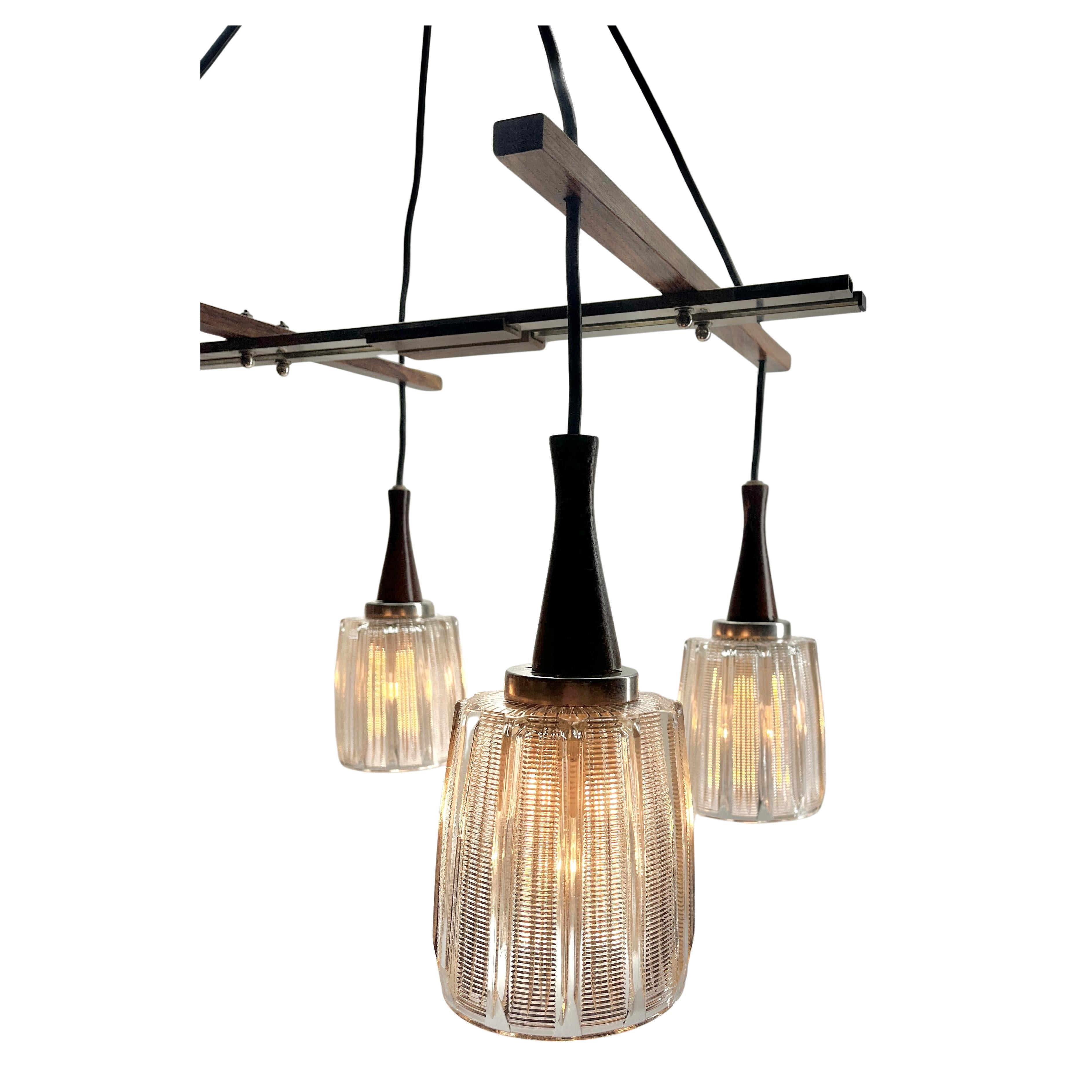 Lustre de bar vintage à 4 bras en teck, chrome et verre d'art dans le style de Kalmar en vente 5