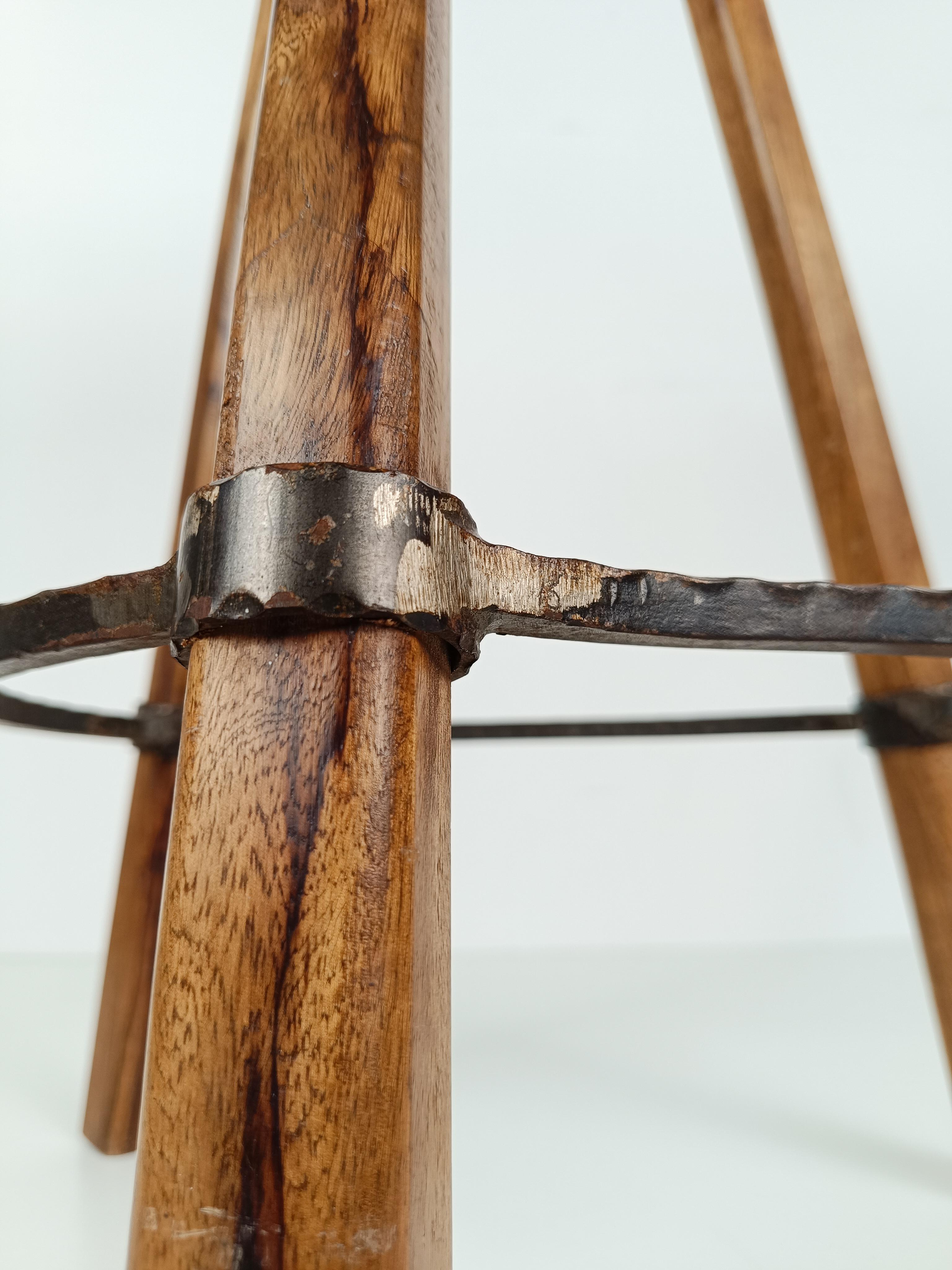 Tabouret de bar vintage en bois de noyer massif et fer martelé forgé à la main, années 70 en vente 5