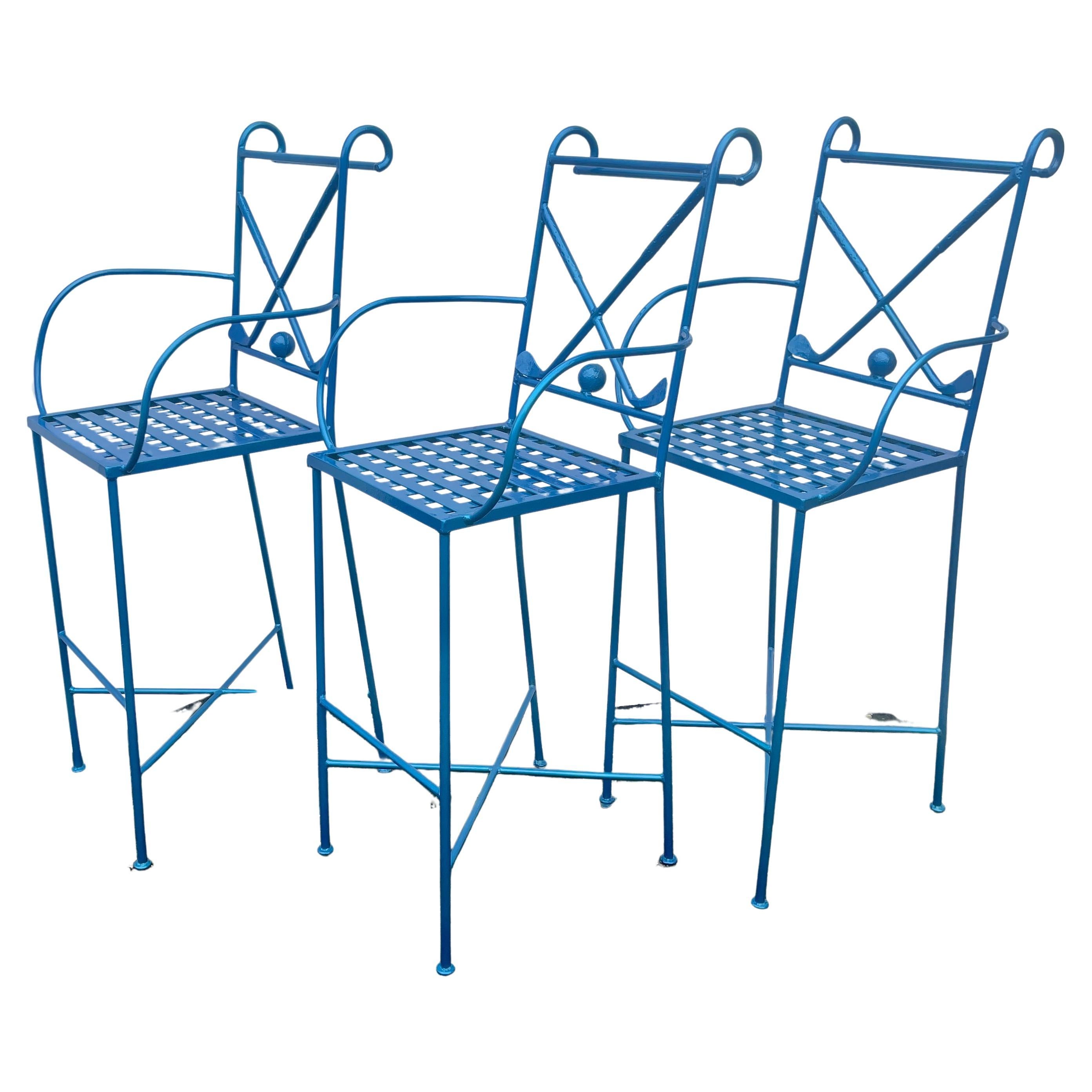 Tabourets de bar vintage, figure de golfeur au dos du tabouret, revêtement en poudre bleu vif en vente