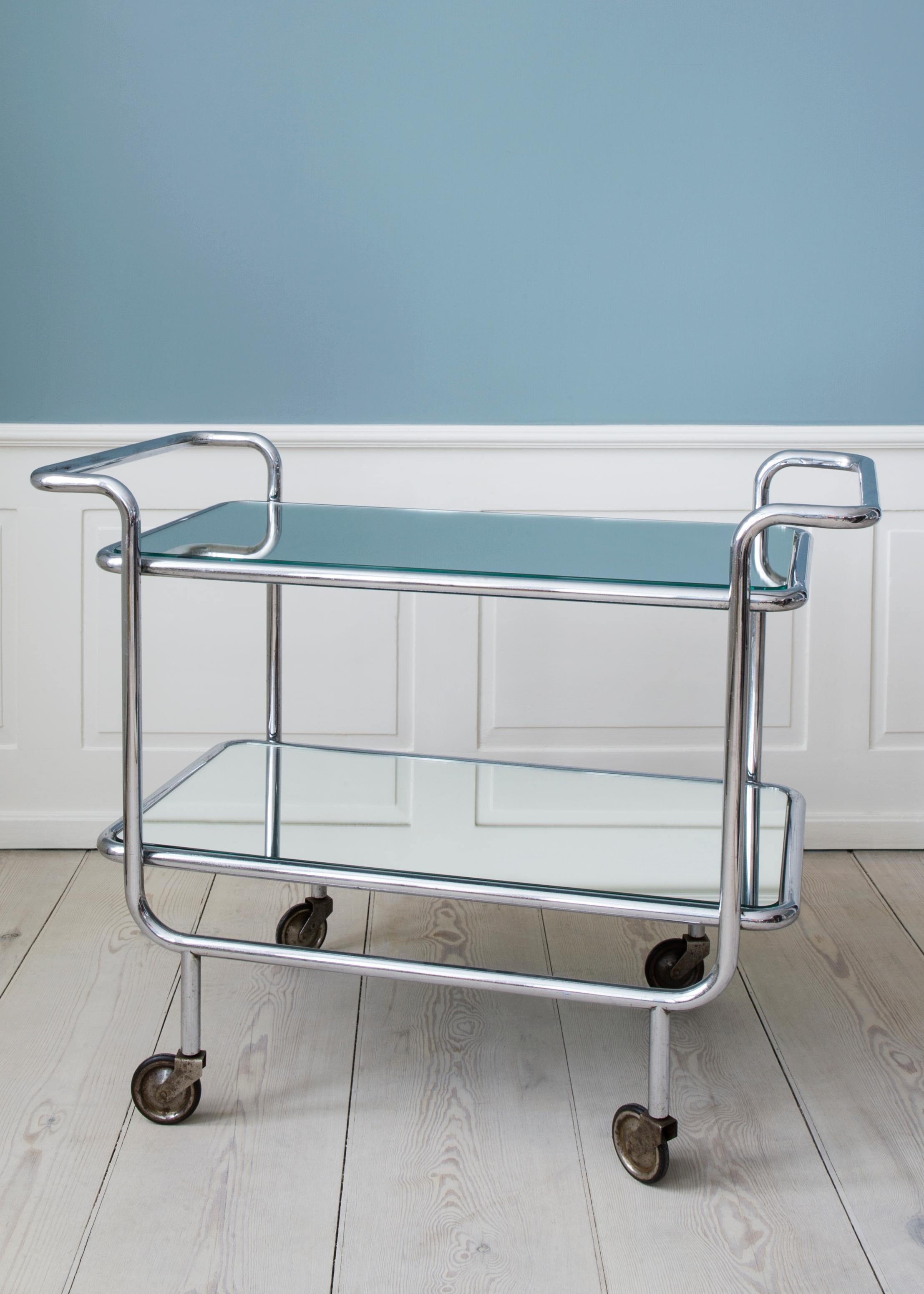 Minimalistic vintage trolley in chromed steel and mirrored glass, from France 1940s.
To be used as a bar cart, serving table or storage.