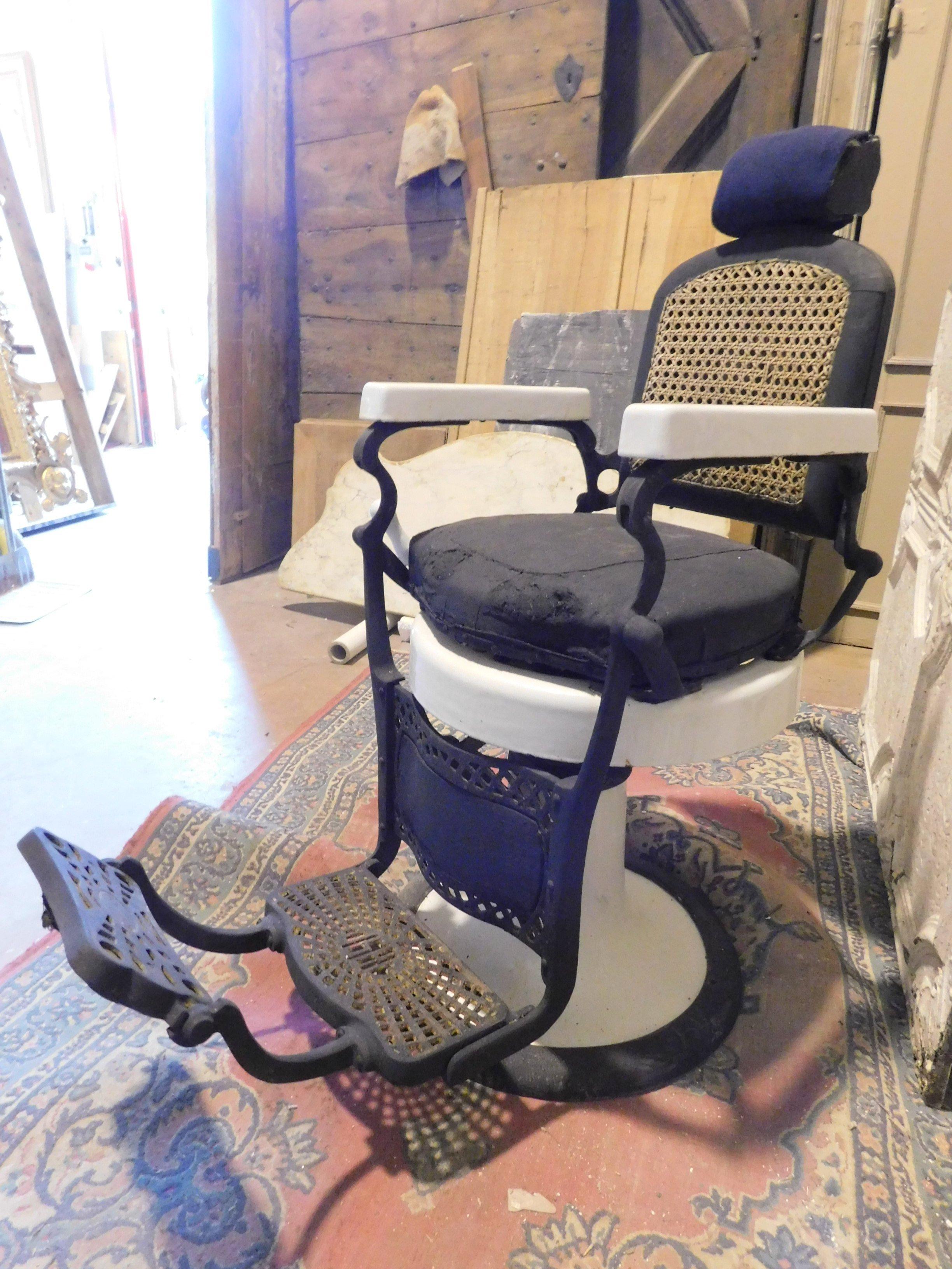 Vintage Barber Chair from the 1950s, Rotatable with Footrest, Italy 3