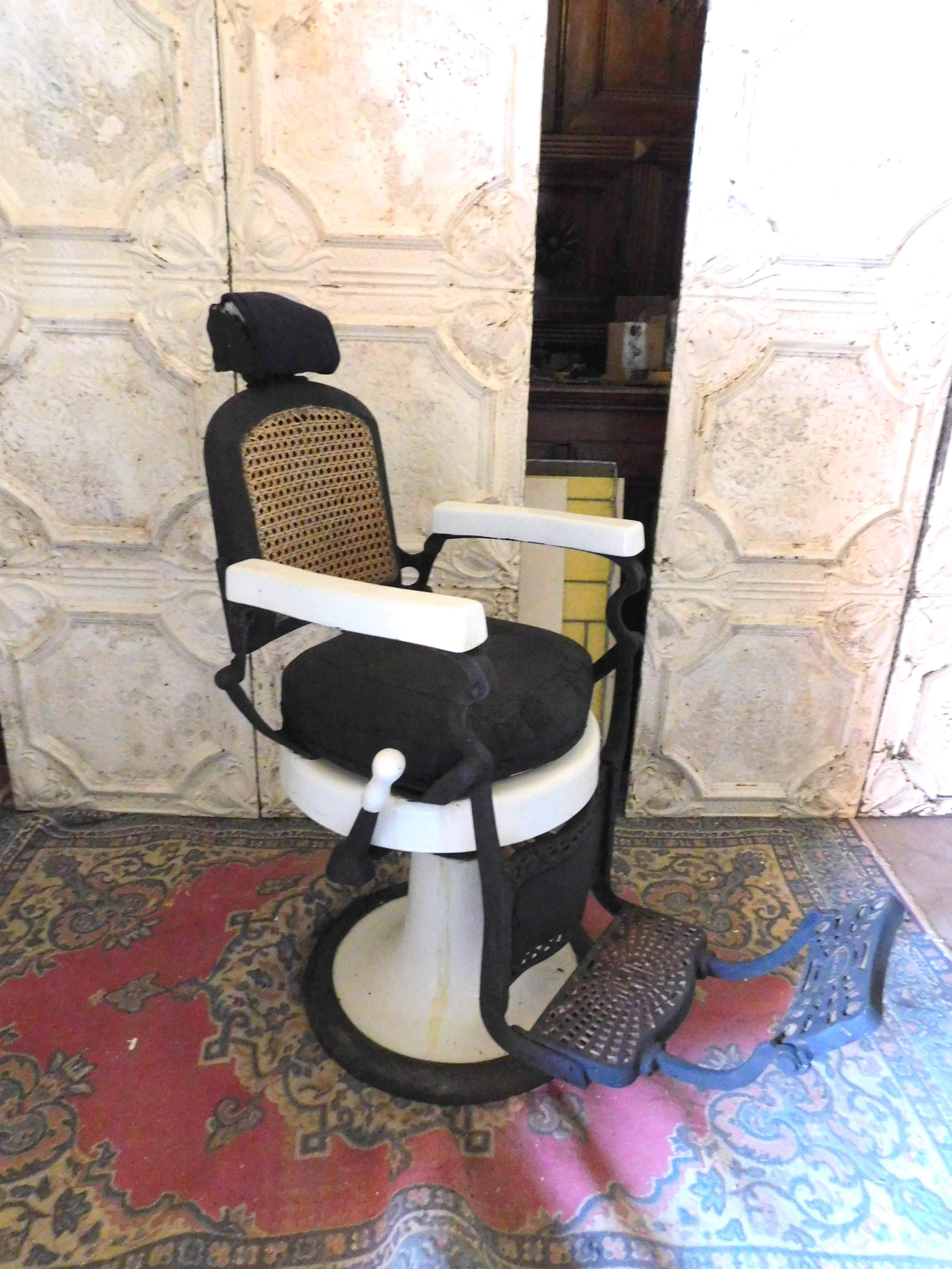 Antique vintage barber chair from the 1950s, in ceramic with backrest in woven wicker, rotatable structure with footrest in beautiful sculpted cast iron, produced for a barber shop in 1950 in Italy.
Beautiful, charming and suitable for a prominent
