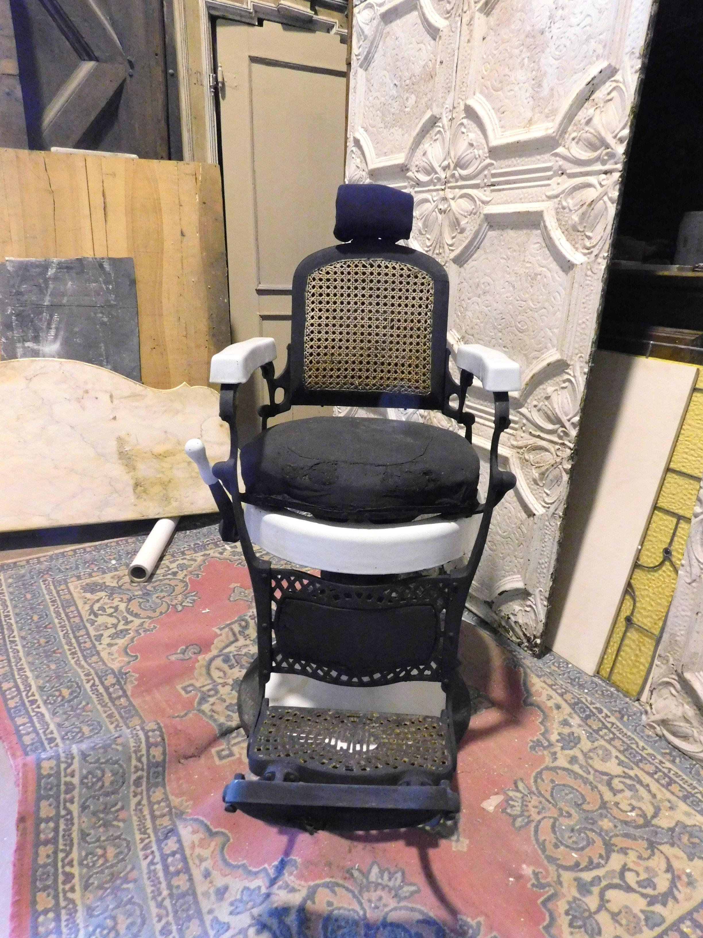 Vintage Barber Chair from the 1950s, Rotatable with Footrest, Italy In Good Condition In Cuneo, Italy (CN)