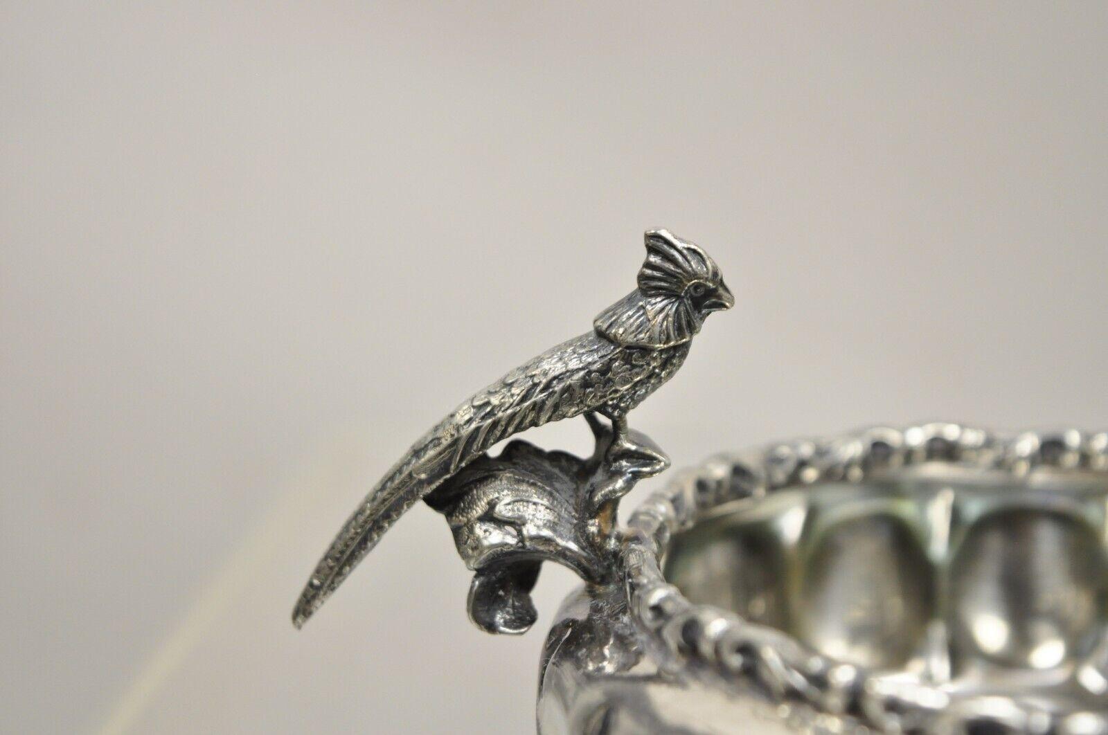 20ième siècle Barbour Silver Co. Plat à noix figuratif Cardinal Birds en métal argenté en vente
