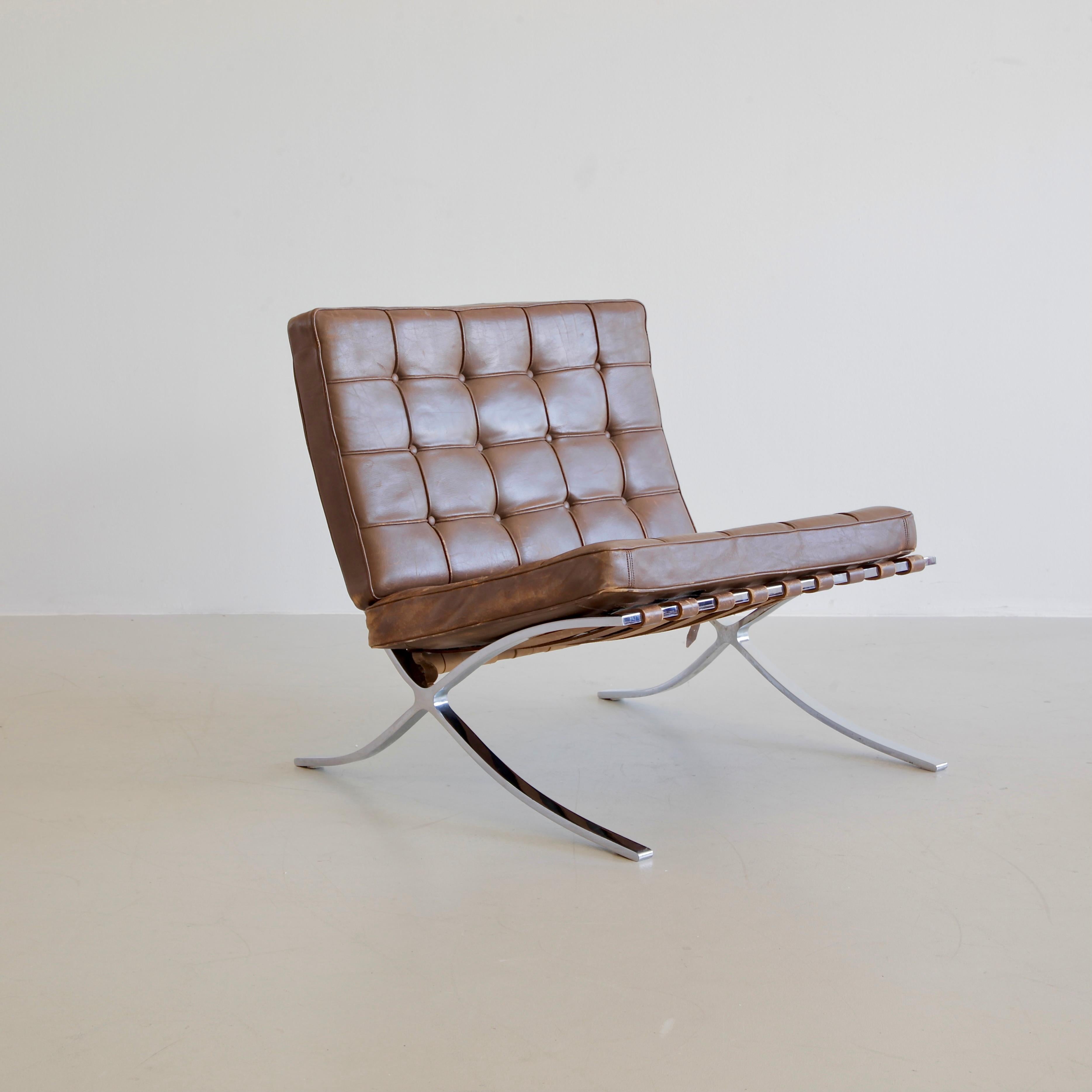 Moderne Chaise et pouf Barcelona par Knoll International, début des années 1970 en vente