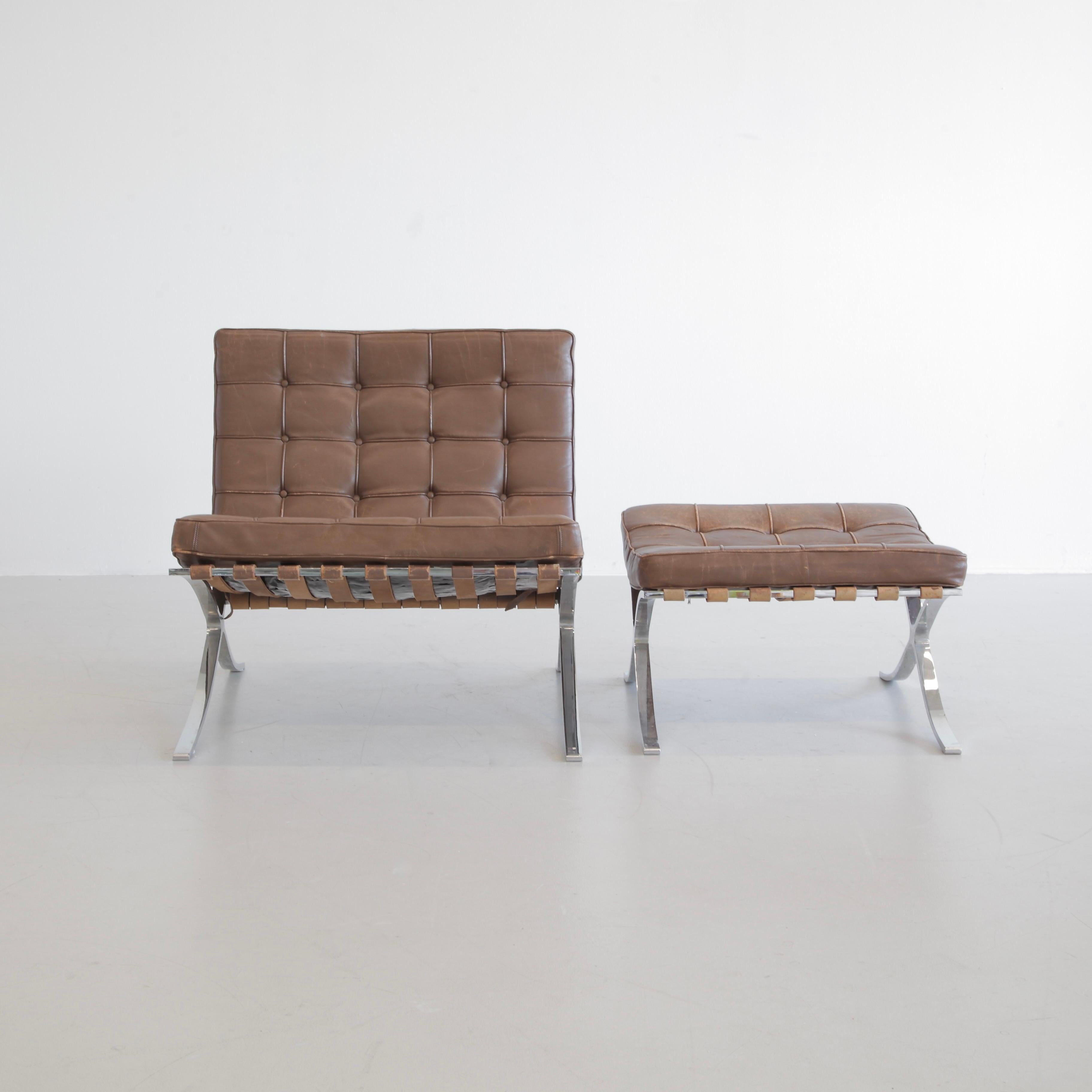 Barcelona-Stuhl und Fußhocker im Vintage-Stil von Knoll International, Anfang der 1970er Jahre im Zustand „Relativ gut“ im Angebot in Berlin, Berlin