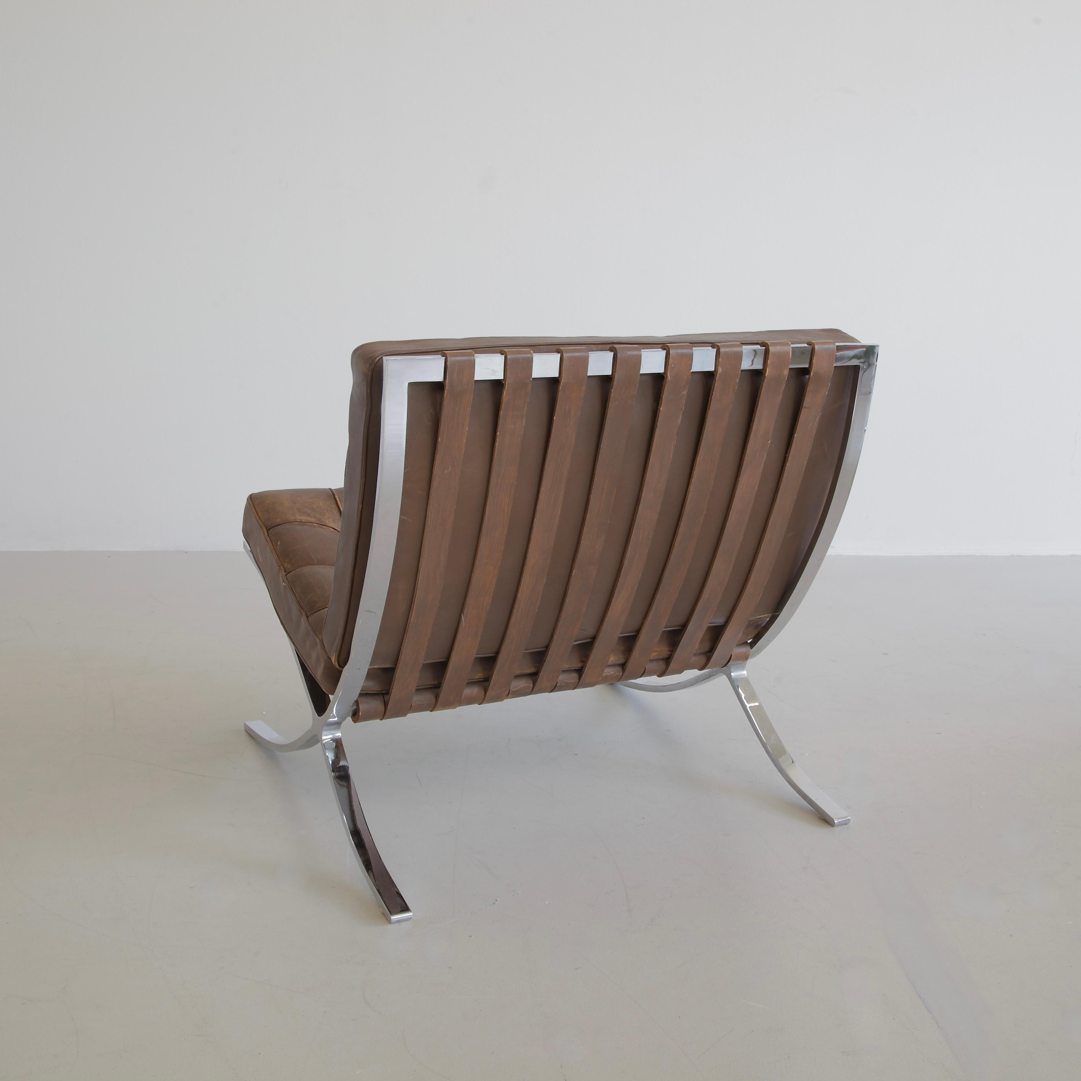 Barcelona-Stuhl und Fußhocker im Vintage-Stil von Knoll International, Anfang der 1970er Jahre (Leder) im Angebot