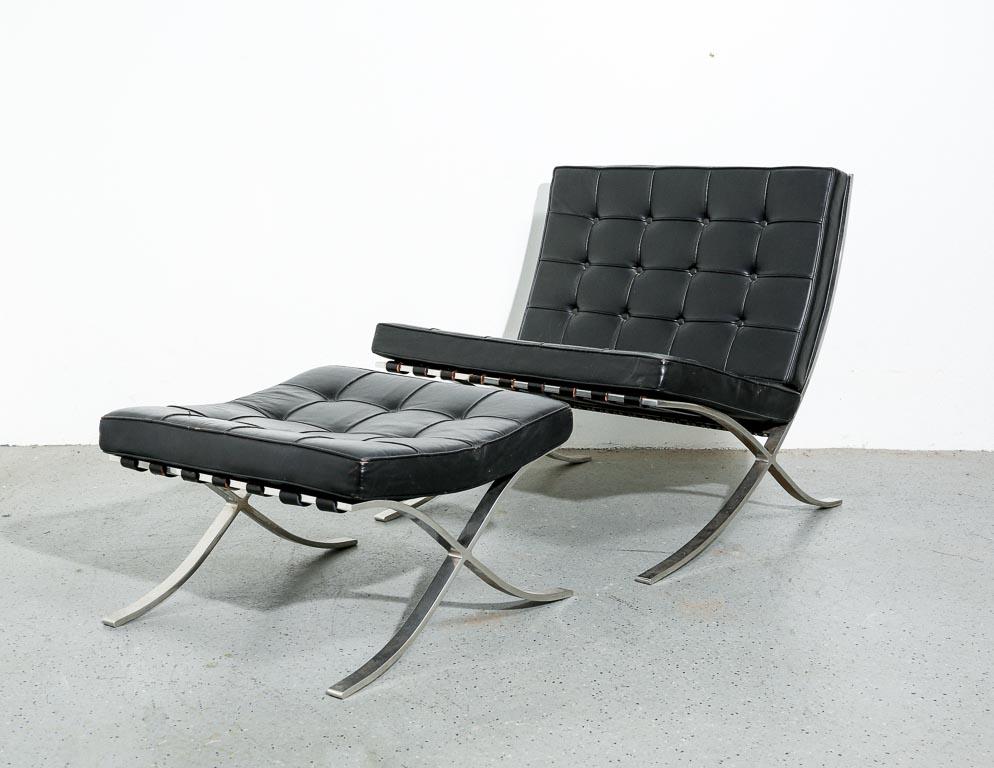 Bauhaus Ensemble de fauteuils de salon vintage Barcelone avec pouf par Knoll en vente