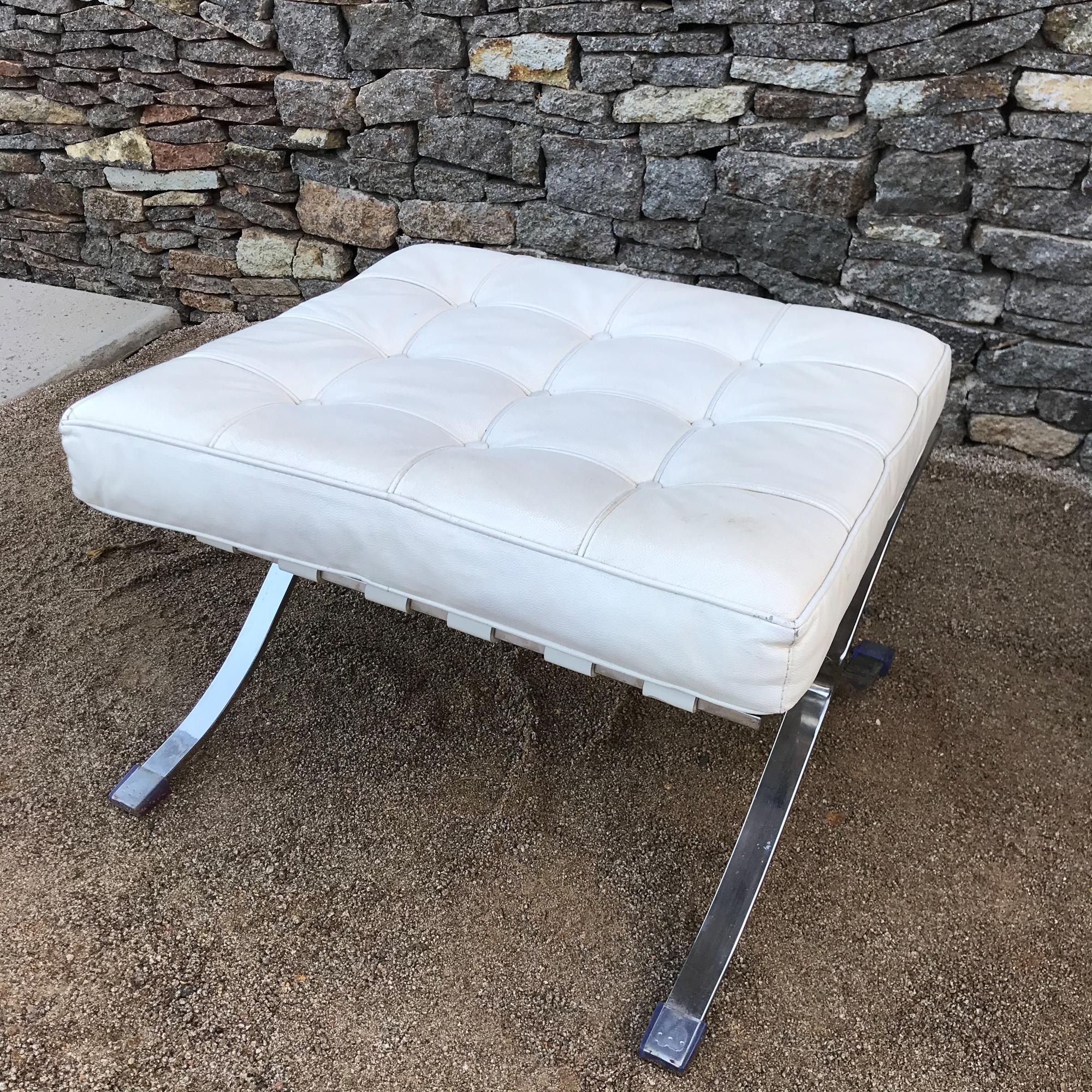 1980s Barcelona ottoman stool in white leather and chrome designed by Ludwig Mies van der Rohe.
Unmarked
16.5H x 21.5 D x 23.5 W
Original preowned vintage unrestored condition. 
Please refer to our images. 
Delivery to LA PS OC
Inquire with dealer