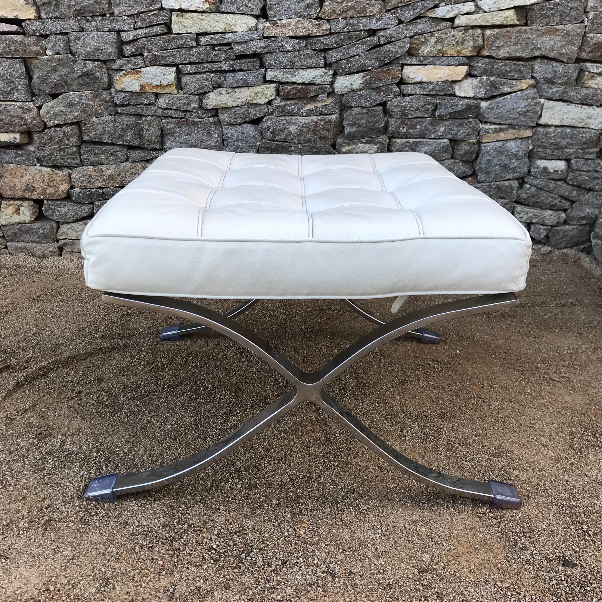 1980s Barcelona  Foot Stool White Leather & Chrome style Mies Van der Rohe In Good Condition For Sale In Chula Vista, CA