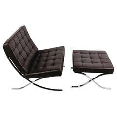 Fauteuils vintage de style Barcelone avec pouf, fabrication italienne moderne.