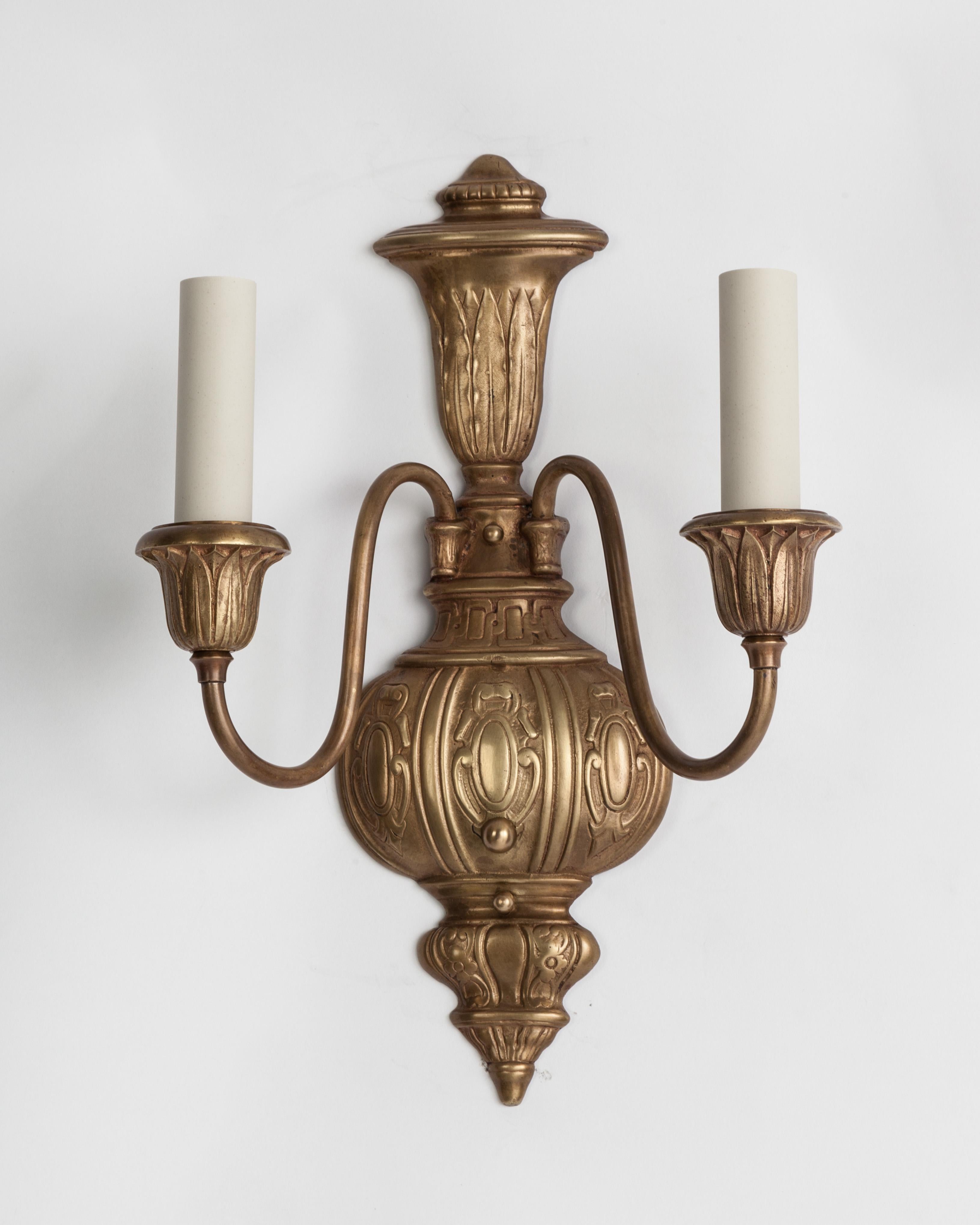 AIS2871

A pair of double-light sconces in a darkened bronze finish, circa 1920. The backplates are carved in low relief with cartouche and foliate details, and the ogee cups are wrapped with a leaf and dart.

Dimensions:
Overall 13