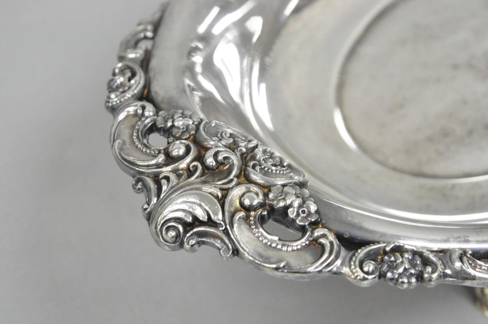 Vintage Baroque by Wallace Victorian Silver Plated Centerpiece Fruit Bowl mit Fuß. Circa Mitte des 20. Jahrhunderts. Abmessungen: 4,25