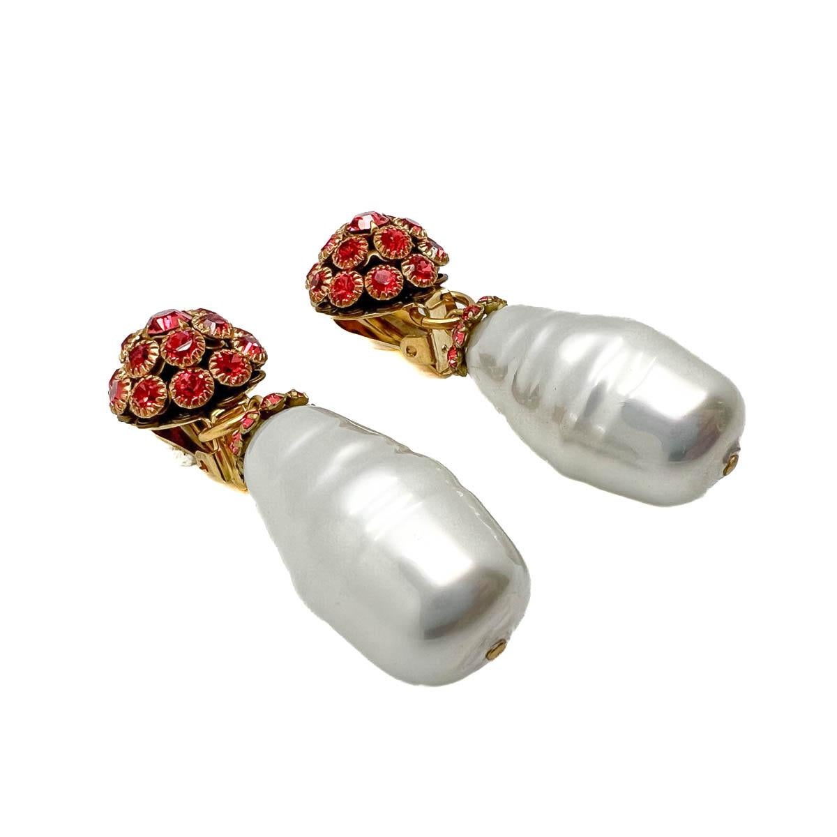 A pair of Vintage Baroque Pearl & Salmon Pink Crystal Earrings. A delightful hue of intense salmon pink sparkles from the crystals and a large baroque pearl drop finishing the earring taking them to another level. Delicate yet imposing, a winning