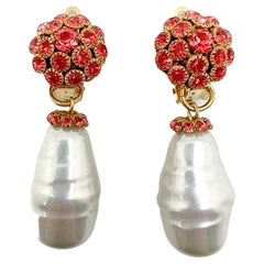 Boucles d'oreilles baroques vintage en perles et cristal rose saumon des années 1980