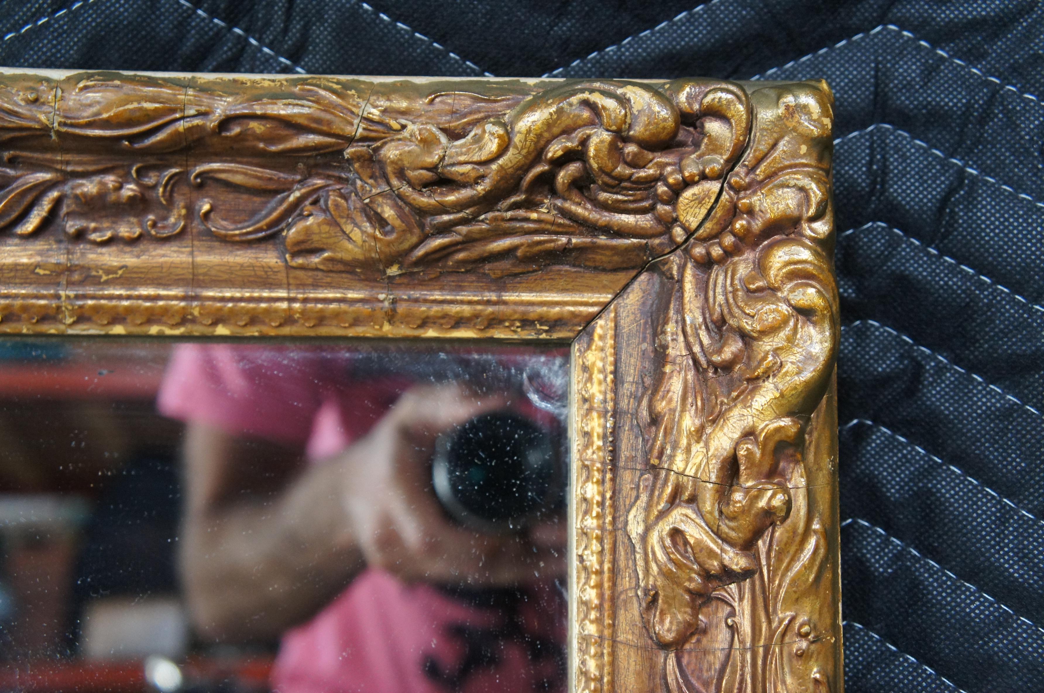 Miroir de coiffeuse mural rectangulaire à fleurs dorées vintage de style néo-baroque, 39 po. Bon état - En vente à Dayton, OH