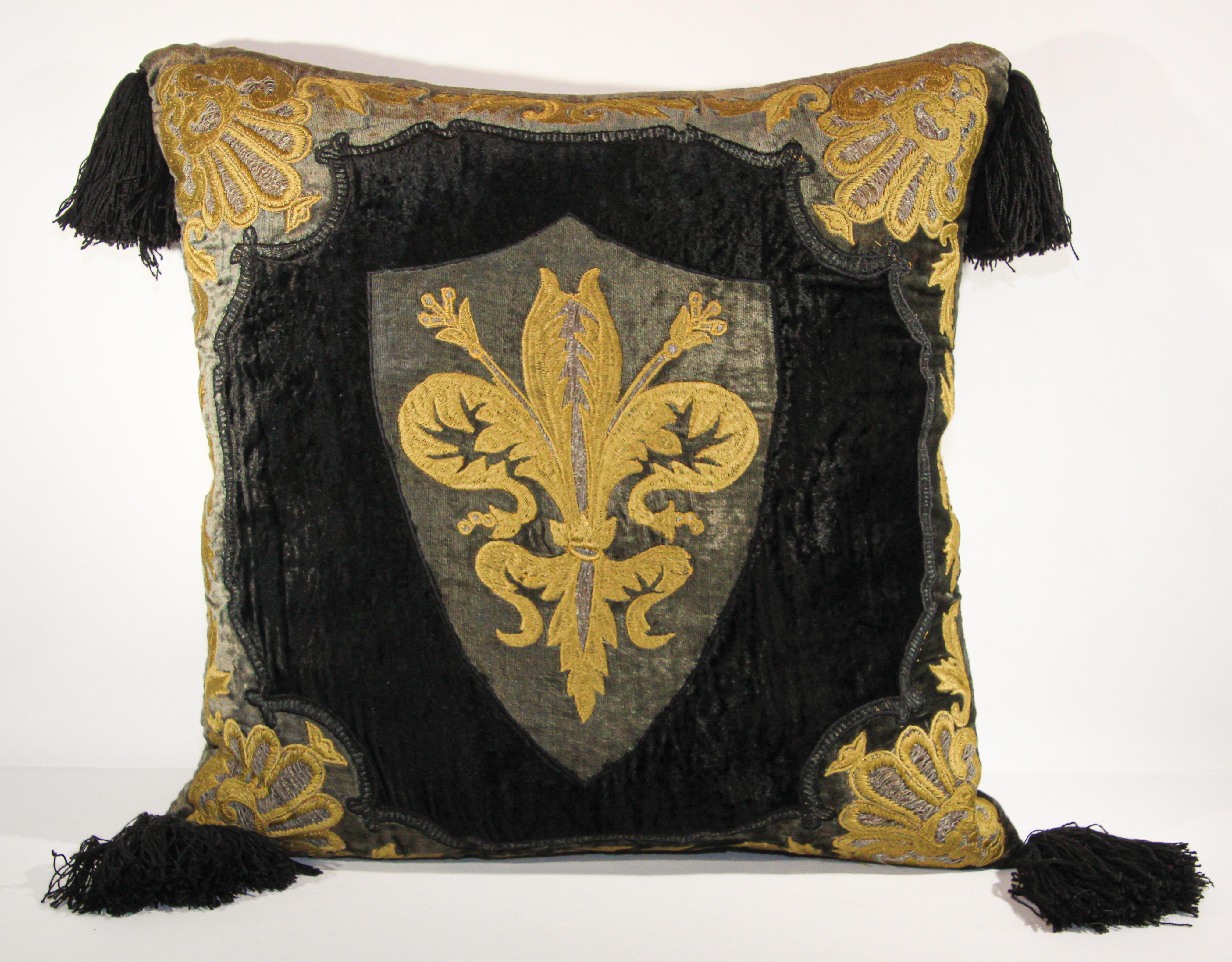 Vintage Baroque silk decorative accent pillow with black tassels.
Crushed black silk velvet applique embroidered accented with large black tassels on each corner.
Baroque decor gold and grey applique in front of the pillow.
Size: 17