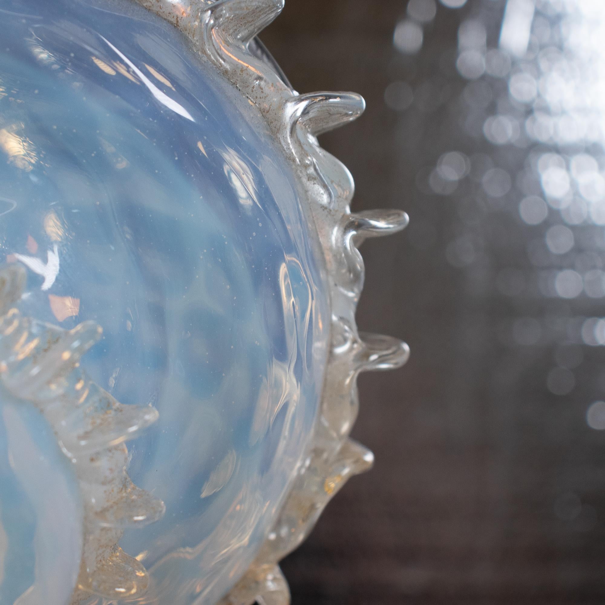 Lampadario barocco d'epoca a 5 bracci con infuso d'oro opalino di Murano in vendita 9