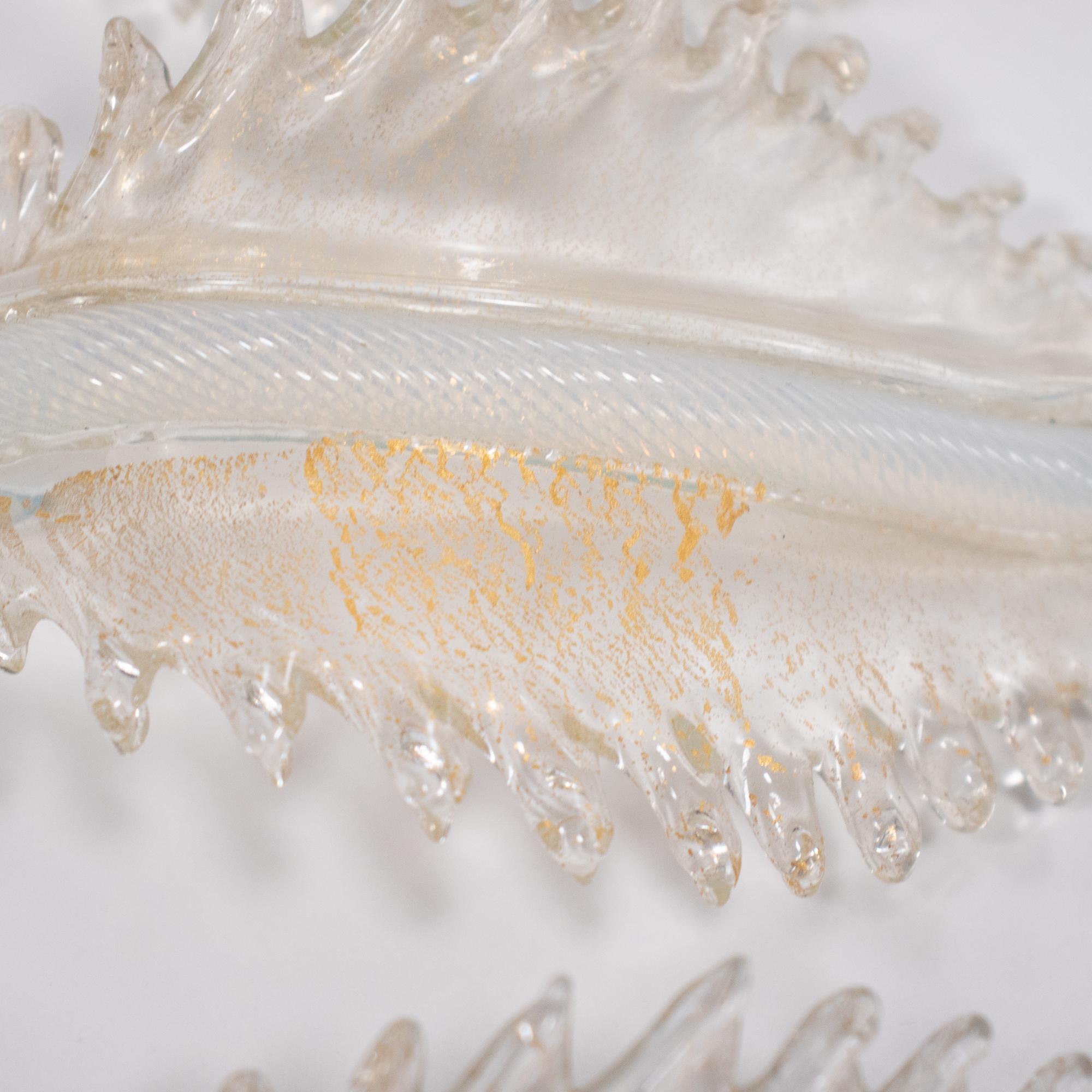 Lampadario barocco d'epoca a 5 bracci con infuso d'oro opalino di Murano in vendita 10