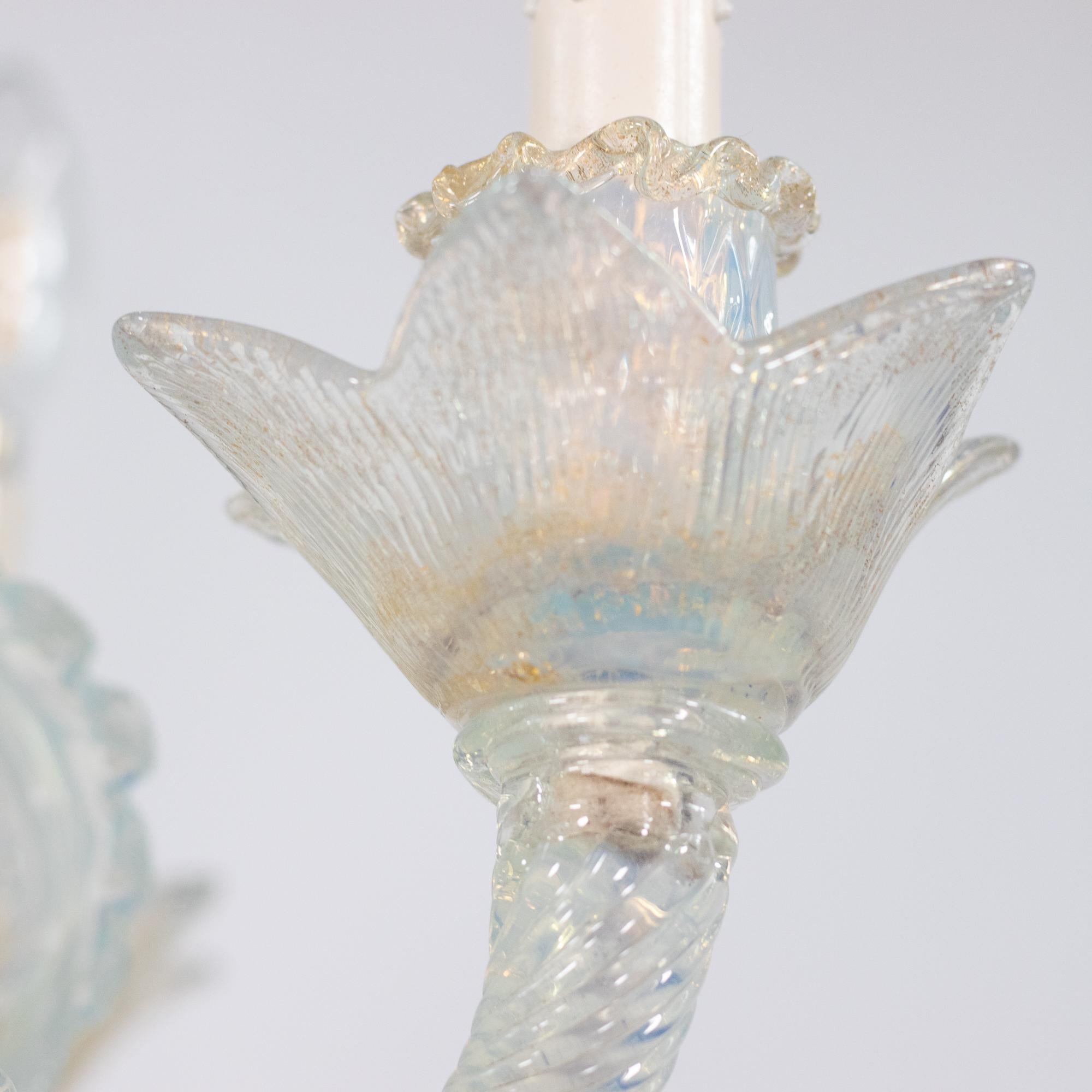 Lampadario barocco d'epoca a 5 bracci con infuso d'oro opalino di Murano in vendita 11