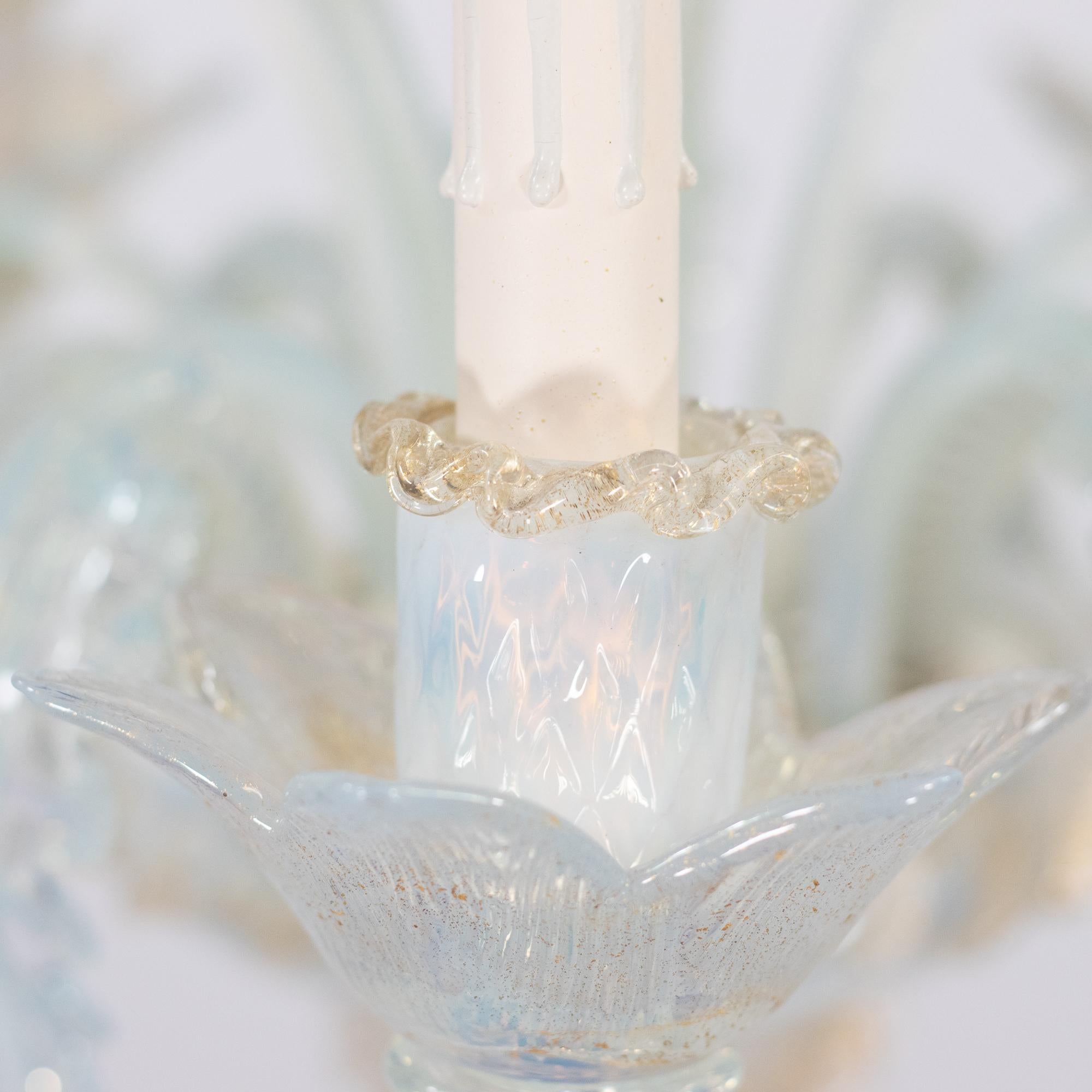 Lampadario barocco d'epoca a 5 bracci con infuso d'oro opalino di Murano in vendita 12