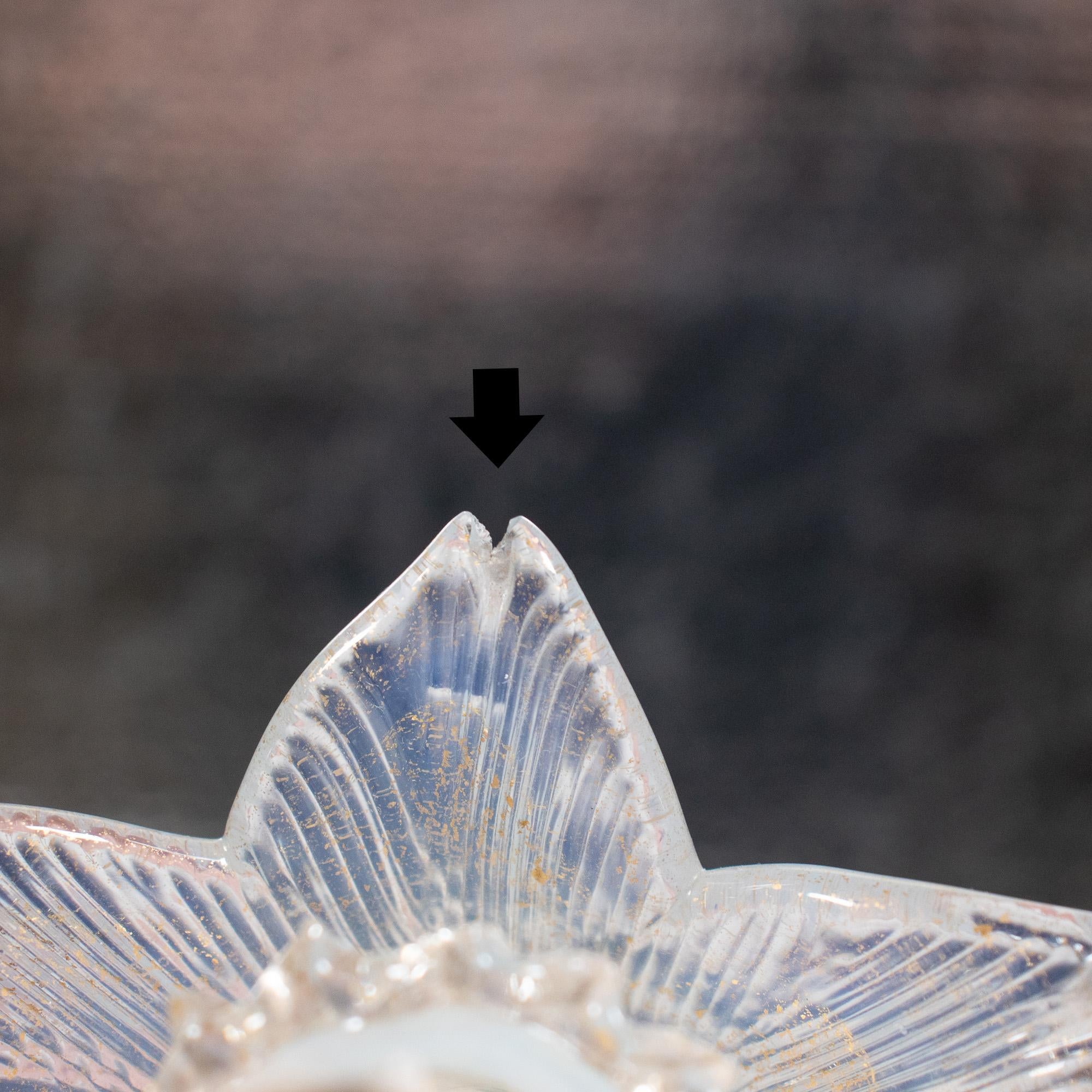 Fatto a mano Lampadario barocco d'epoca a 5 bracci con infuso d'oro opalino di Murano in vendita