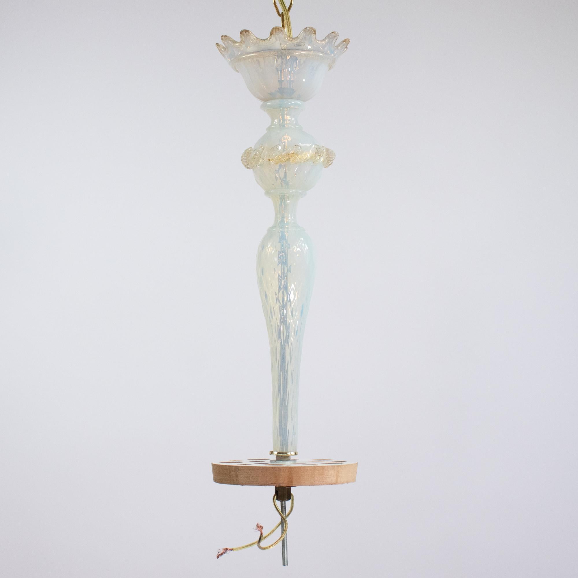 Vetro di Murano Lampadario barocco d'epoca a 5 bracci con infuso d'oro opalino di Murano in vendita