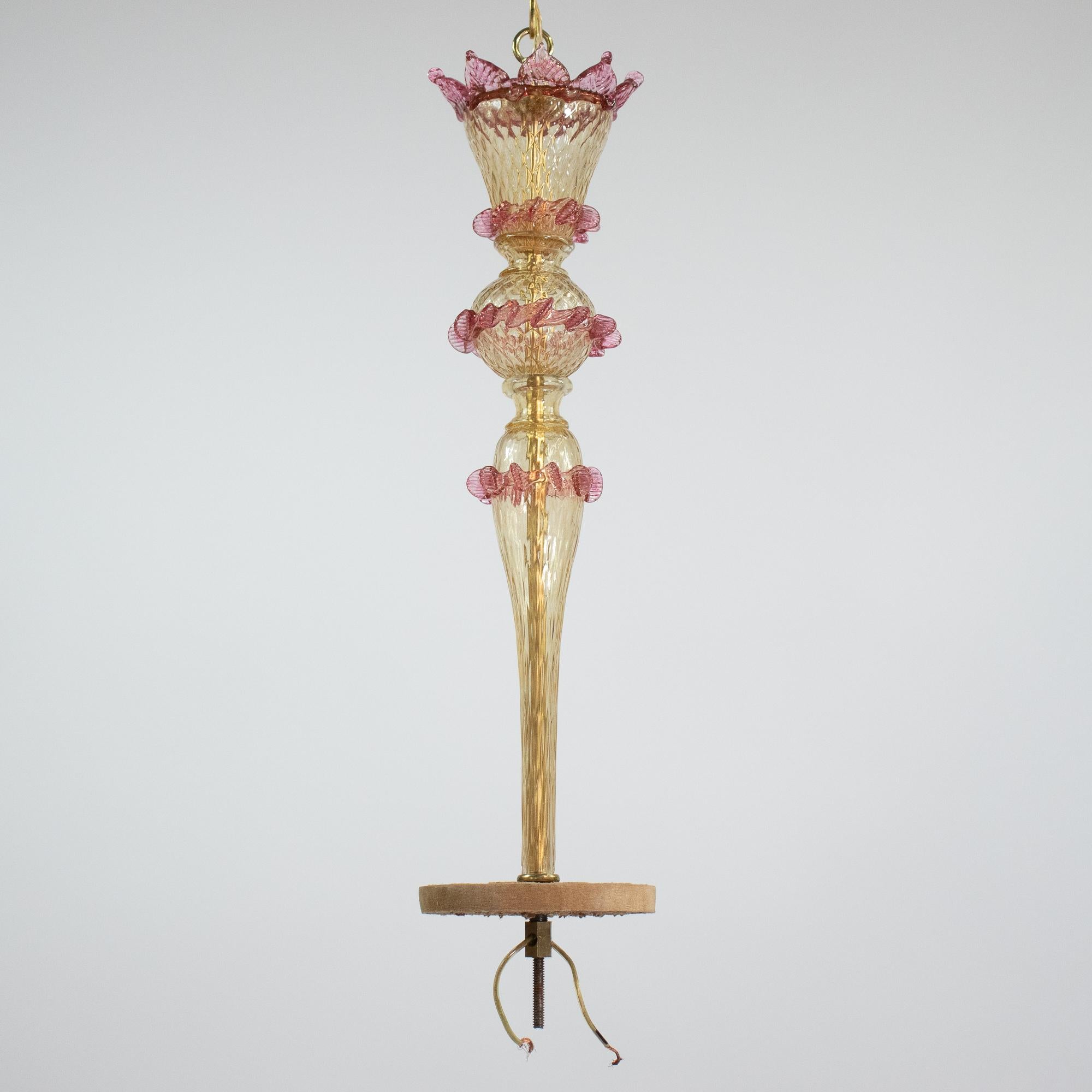 XX secolo Ambra e rosa in stile barocco vintage  Lampadario di Murano alla maniera di G. Briati in vendita