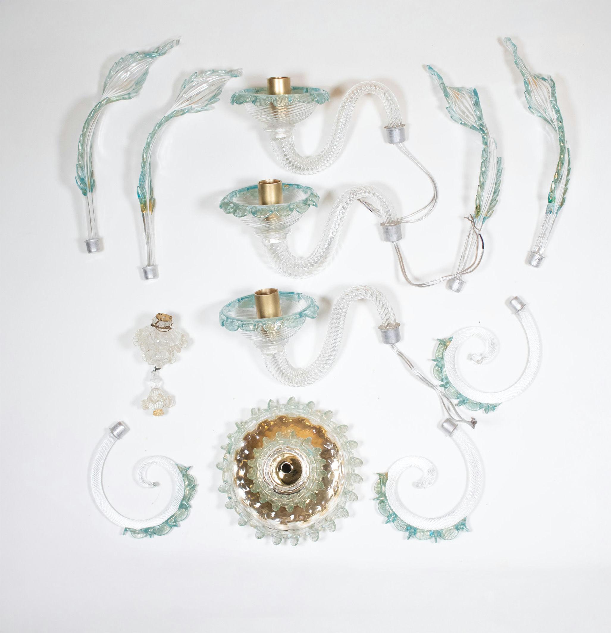 Italiano Lampadario barocco d'epoca in Cristallo di Murano con finiture blu azzurro e oro in vendita