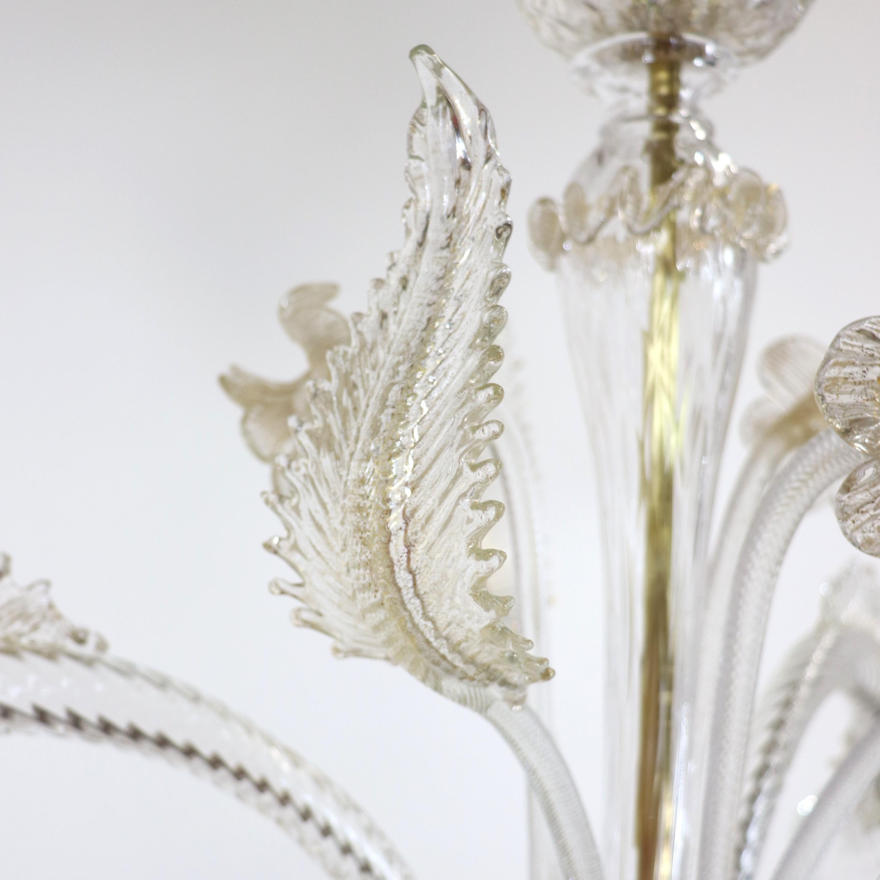Dreiarmiger Cristallo Murano-Kronleuchter im Barockstil mit Blumenmuster im Goldeinfluss im Angebot 1