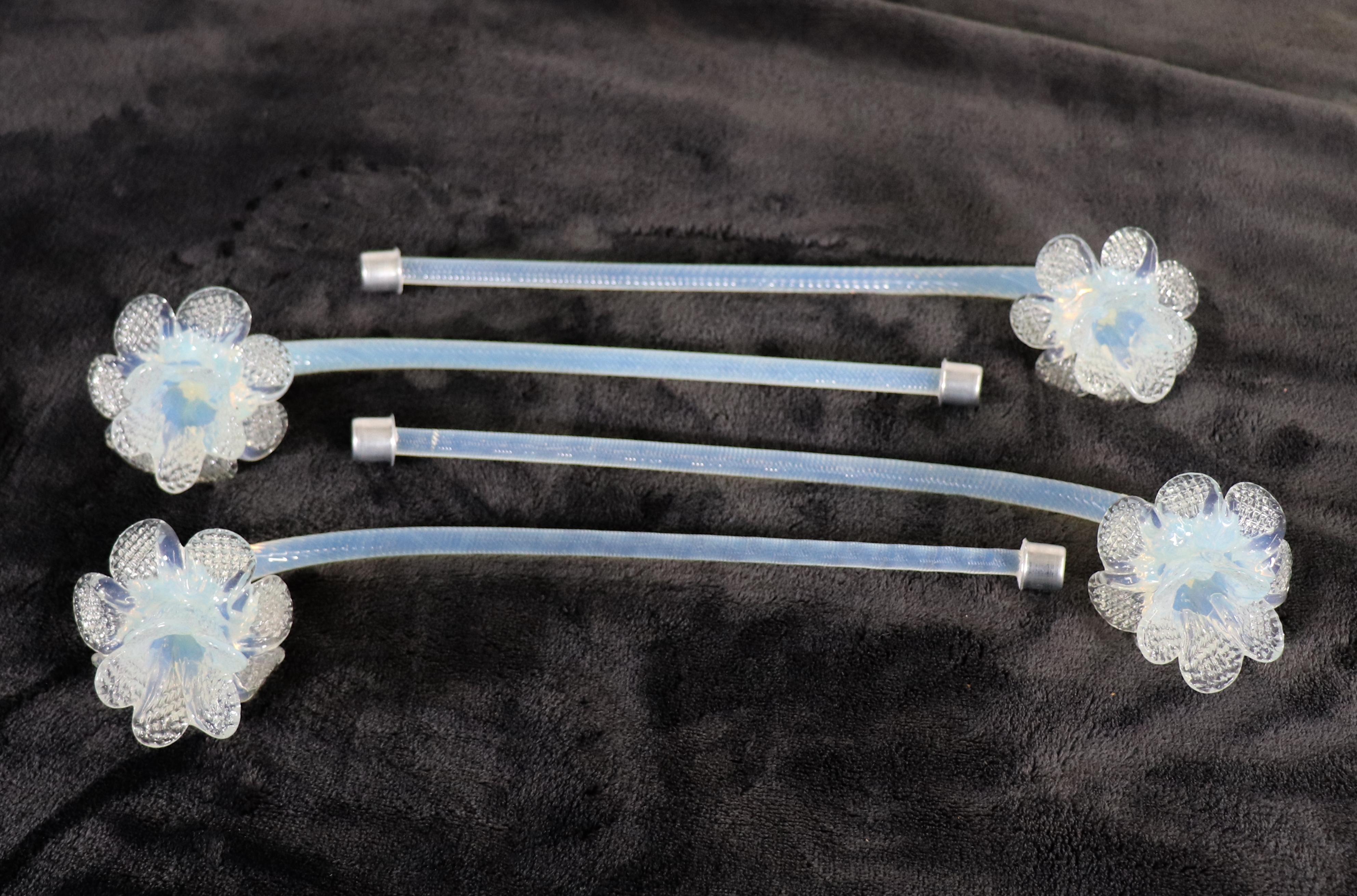 Lampadario barocco d'epoca a quattro bracci in opalina di Murano in vendita 7