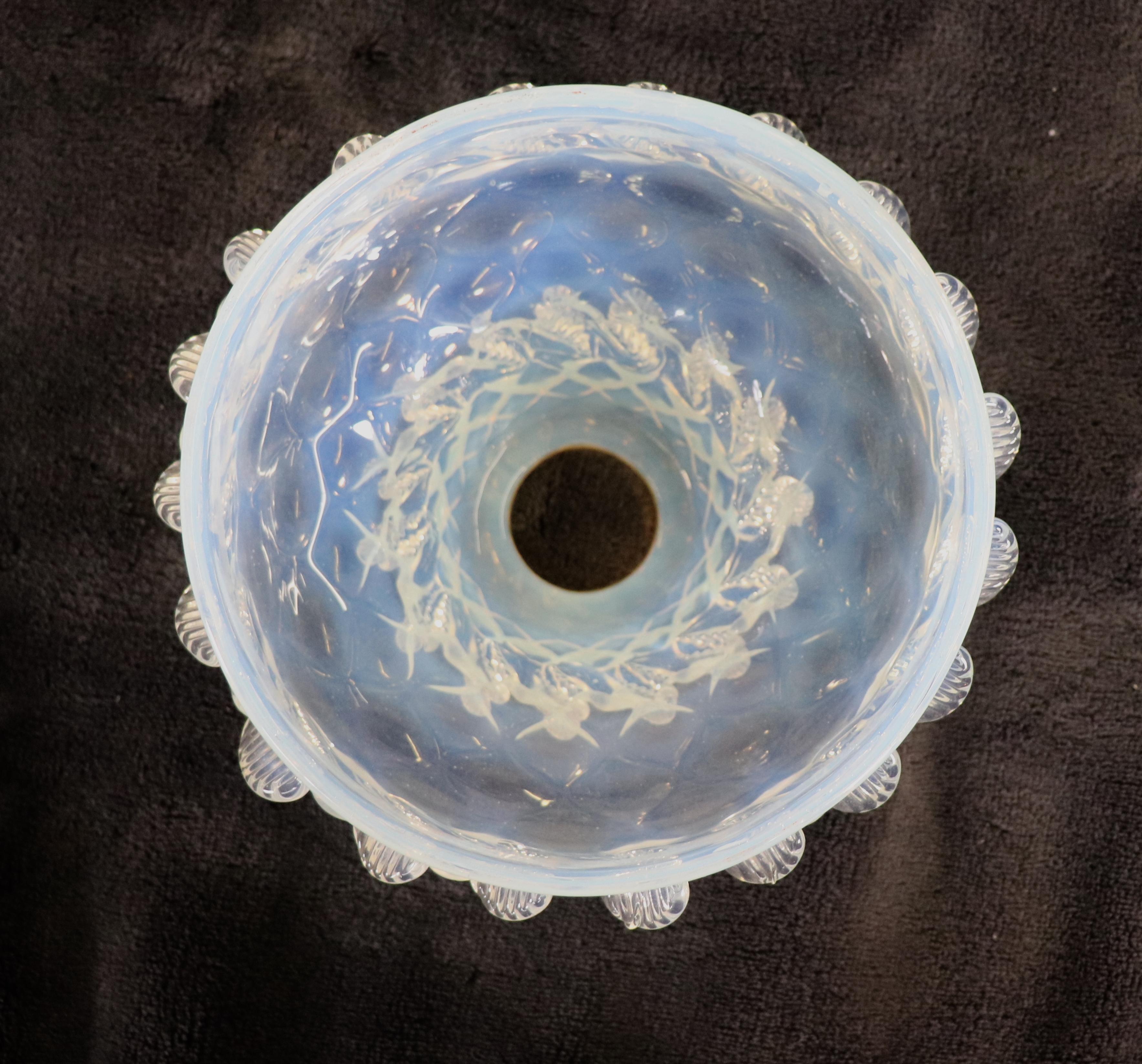 Lampadario barocco d'epoca a quattro bracci in opalina di Murano in vendita 8